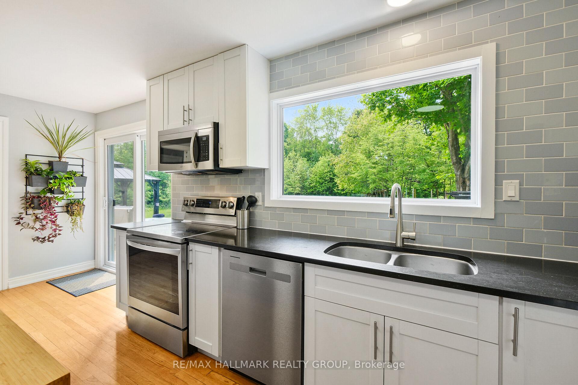 Photo 8 of 1430 Royal Maple Drive, Ottawa, Cumberland Ridge — HOMEH