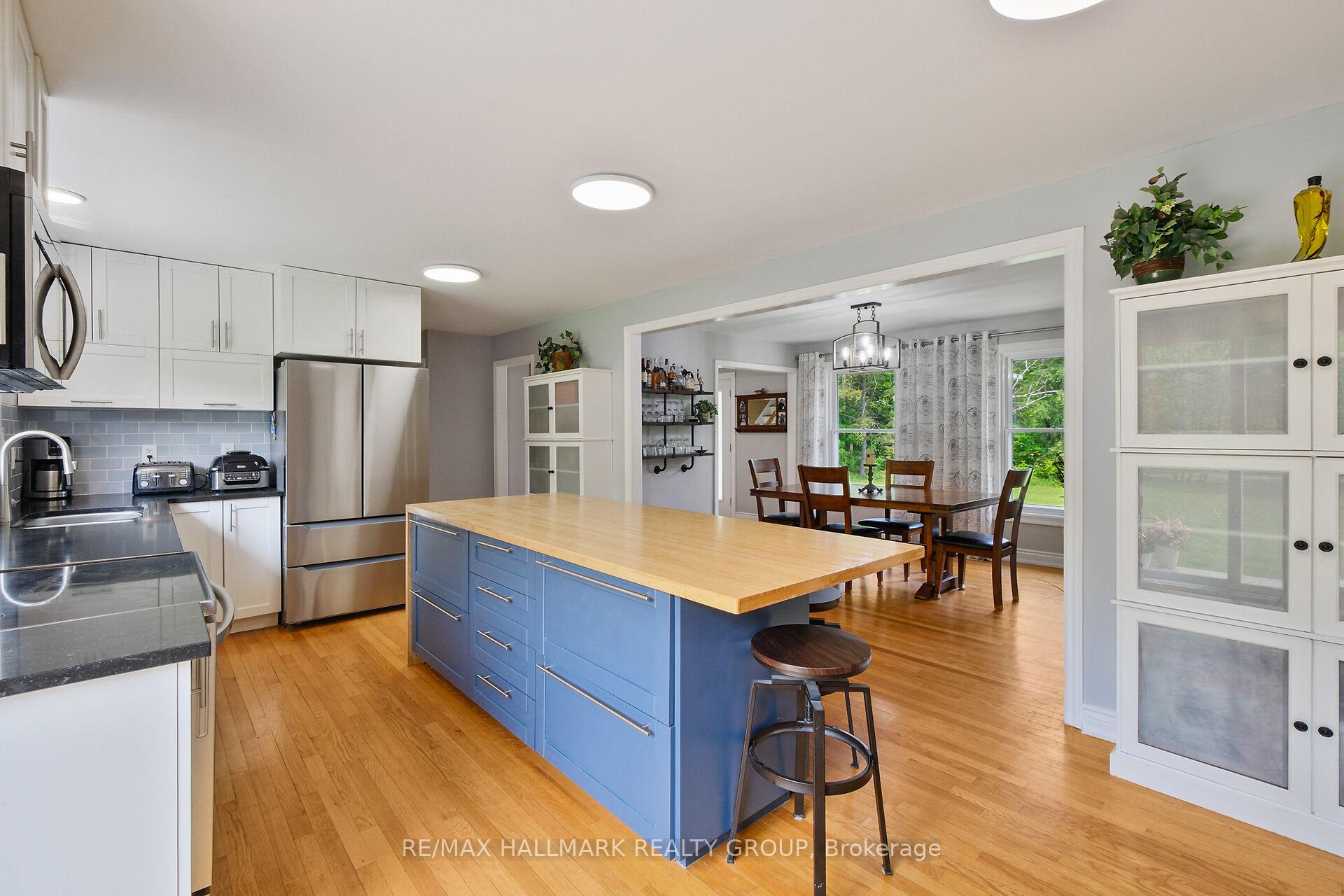 Photo 10 of 1430 Royal Maple Drive, Ottawa, Cumberland Ridge — HOMEH
