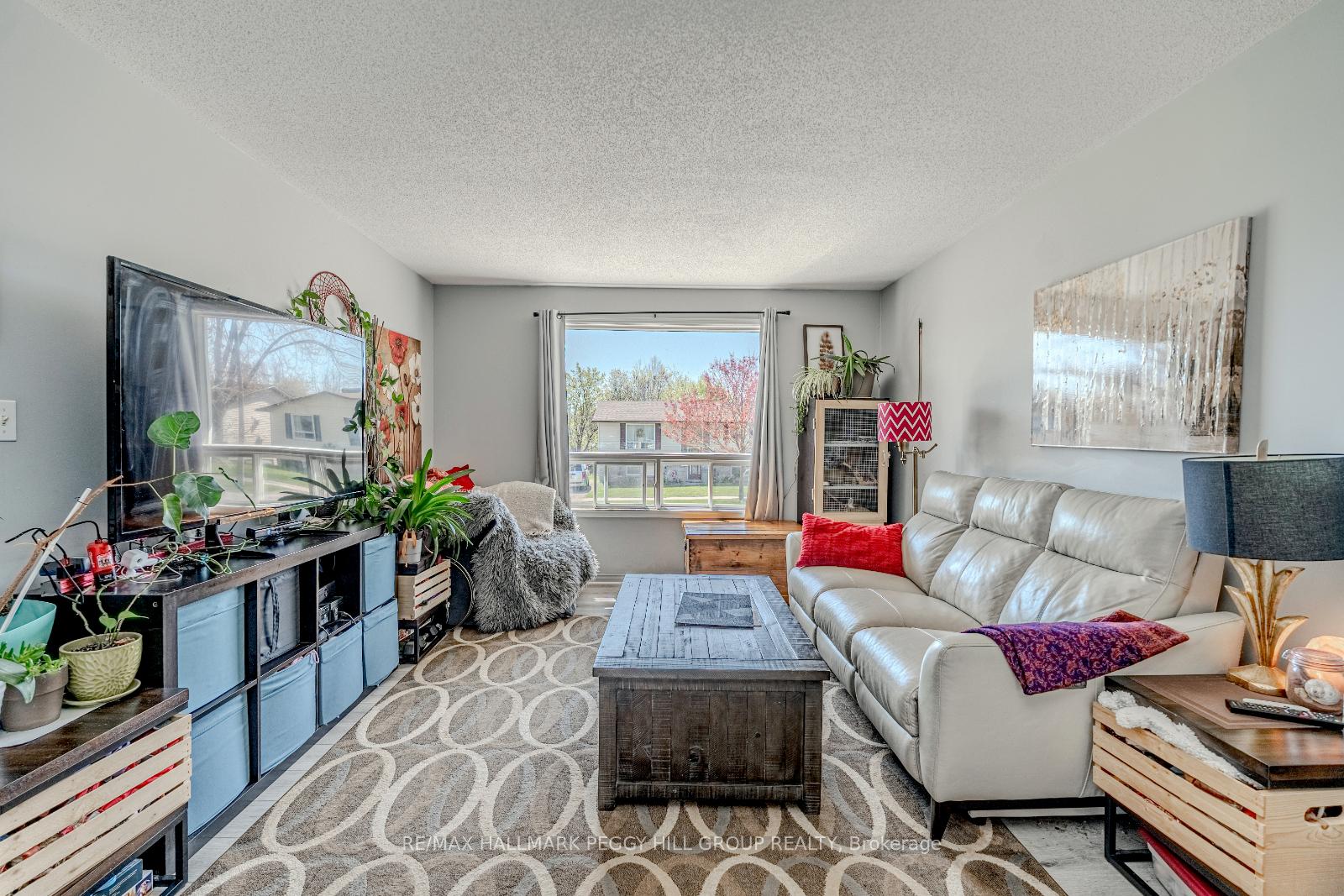 Photo 3 of 19 Korlea Crescent, Orillia — HOMEH