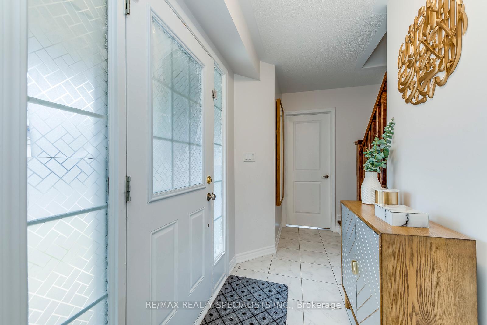 Photo 5 of Unit 25, 1000 Asleton Boulevard, Milton, Willmott — HOMEH