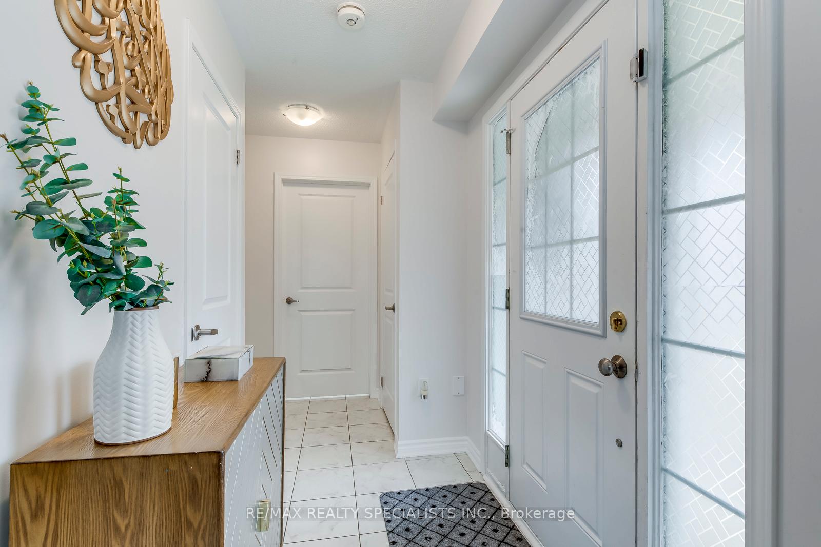 Photo 4 of Unit 25, 1000 Asleton Boulevard, Milton, Willmott — HOMEH
