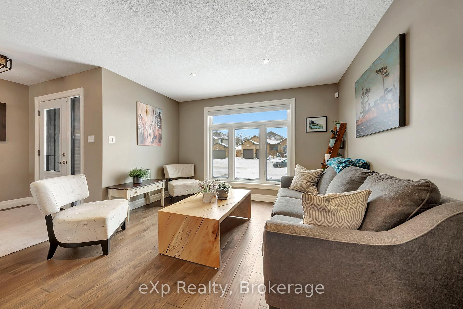 Photo 8 of 975 Reserve Avenue S, North Perth, Listowel — HOMEH