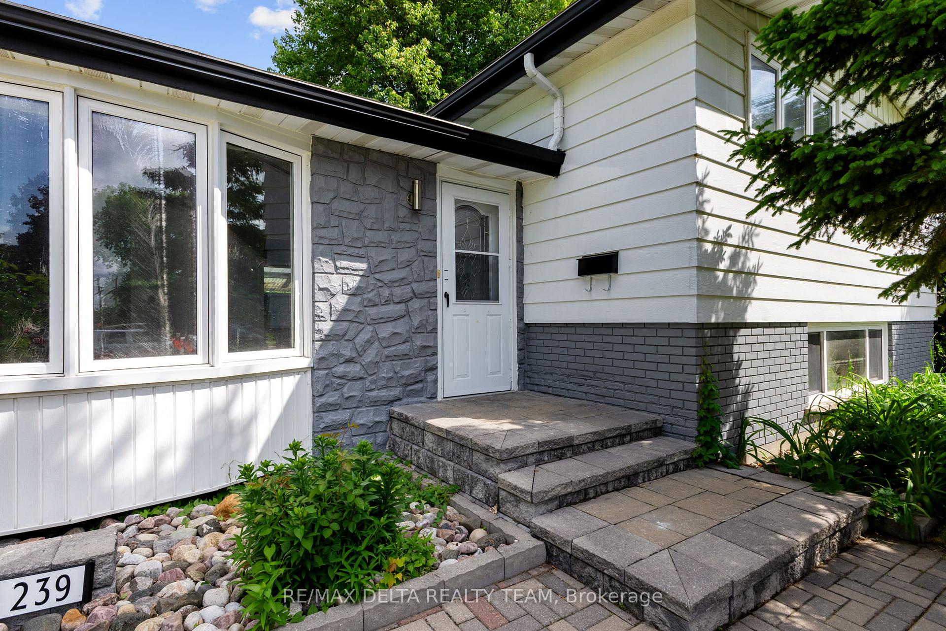 Photo 2 of 239 Tompkins Avenue, Ottawa, Bilberry Creek/Queenswood Heights — HOMEH