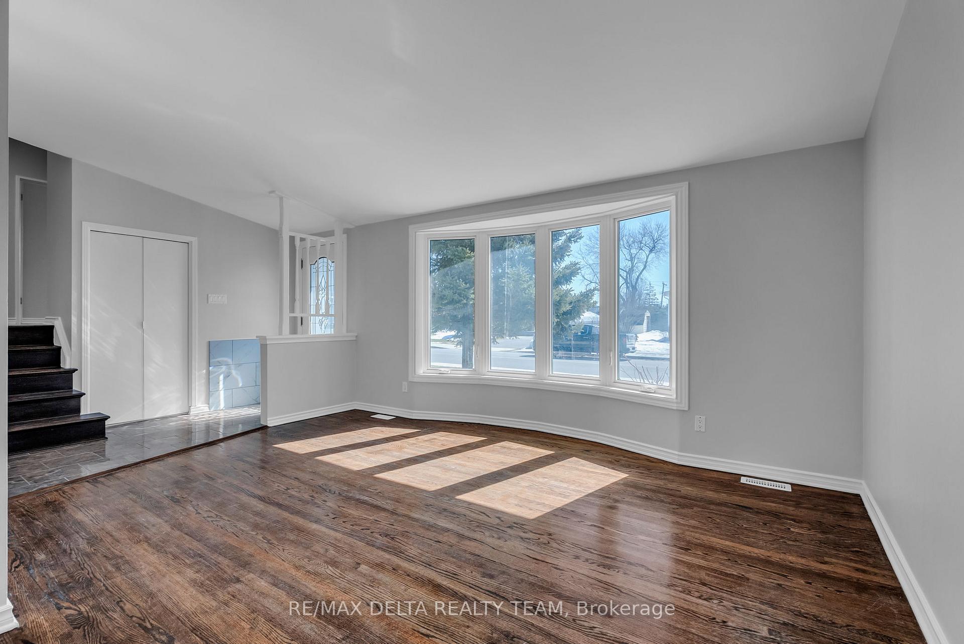 Photo 4 of 239 Tompkins Avenue, Ottawa, Bilberry Creek/Queenswood Heights — HOMEH