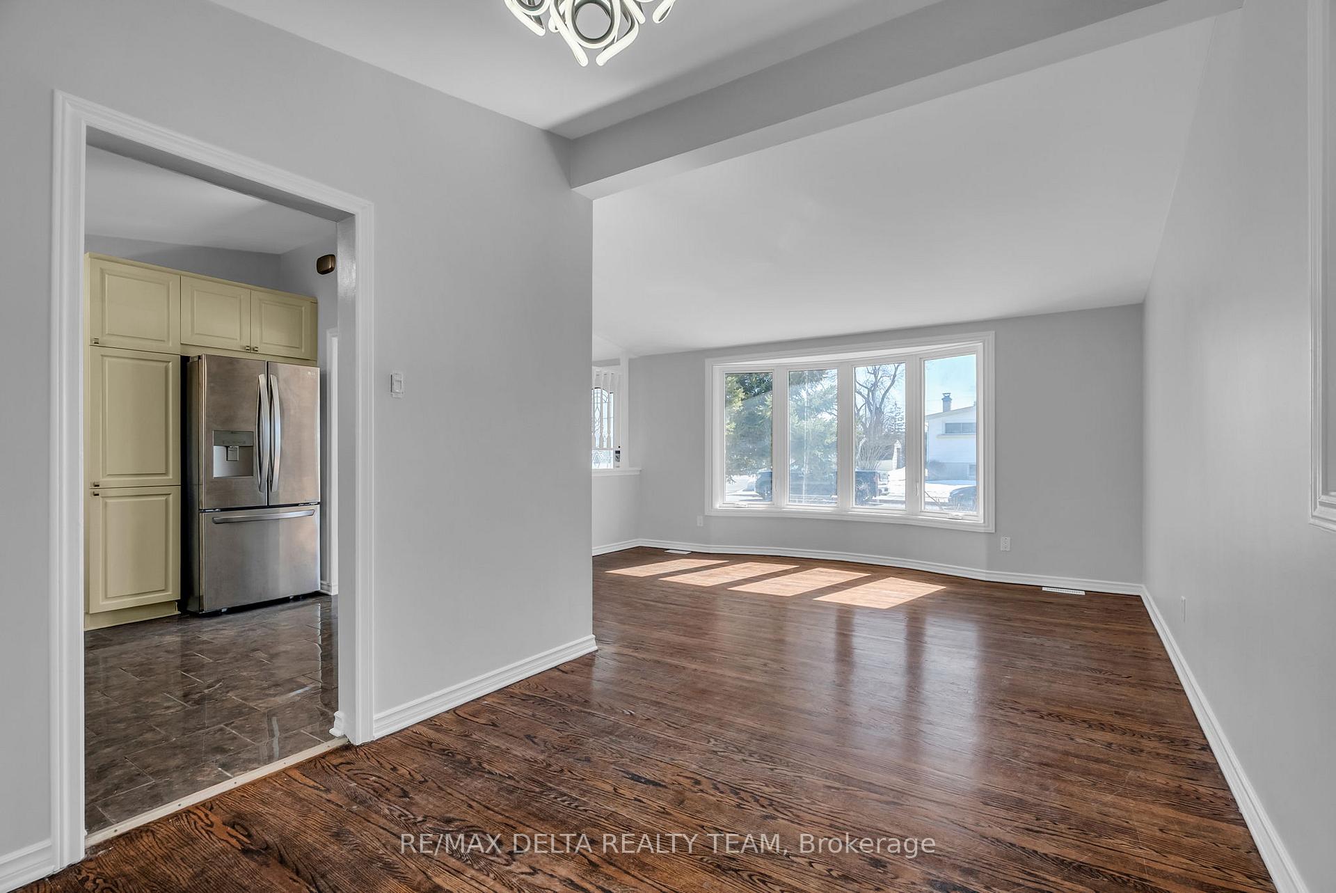 Photo 10 of 239 Tompkins Avenue, Ottawa, Bilberry Creek/Queenswood Heights — HOMEH