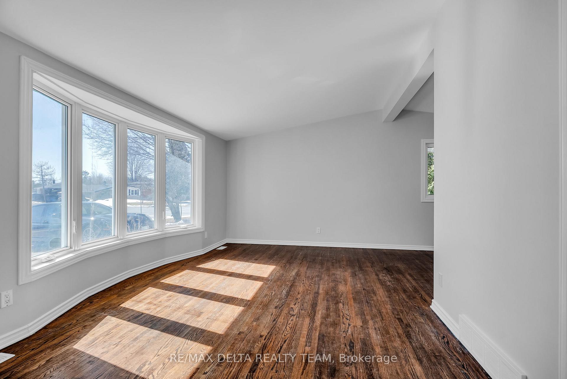 Photo 11 of 239 Tompkins Avenue, Ottawa, Bilberry Creek/Queenswood Heights — HOMEH