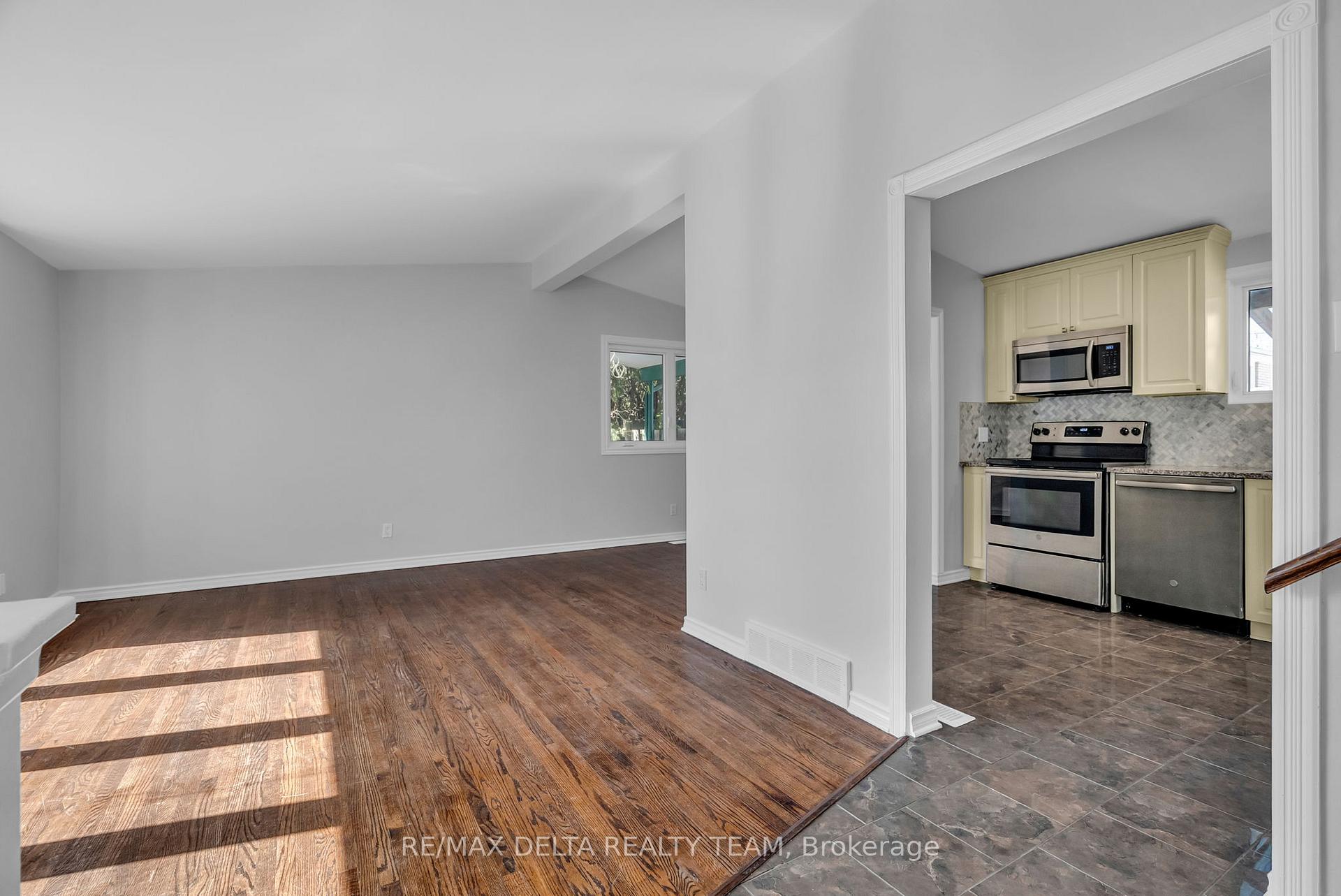 Photo 12 of 239 Tompkins Avenue, Ottawa, Bilberry Creek/Queenswood Heights — HOMEH