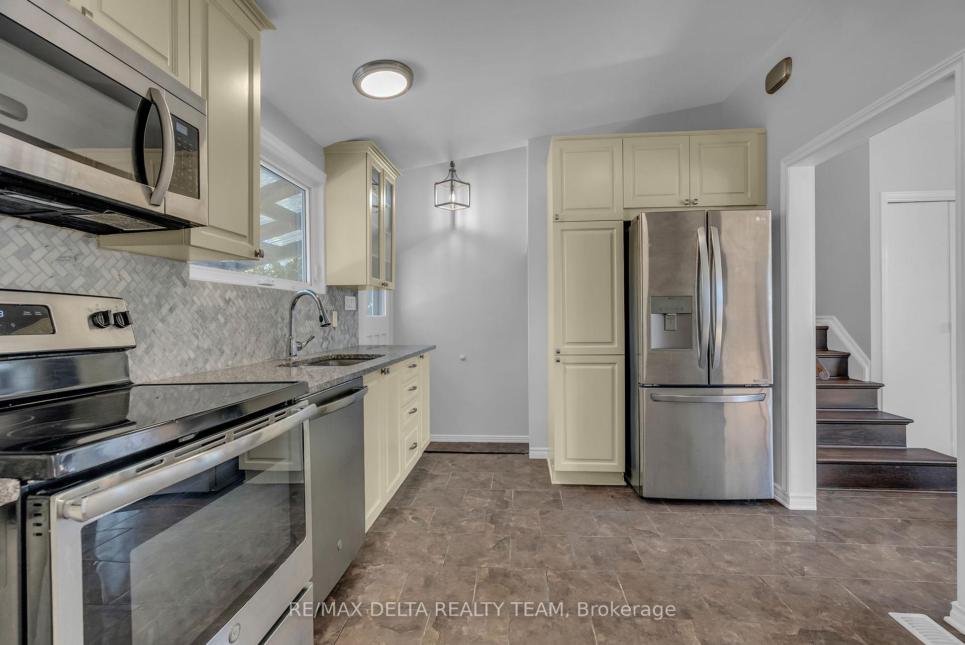 Photo 13 of 239 Tompkins Avenue, Ottawa, Bilberry Creek/Queenswood Heights — HOMEH
