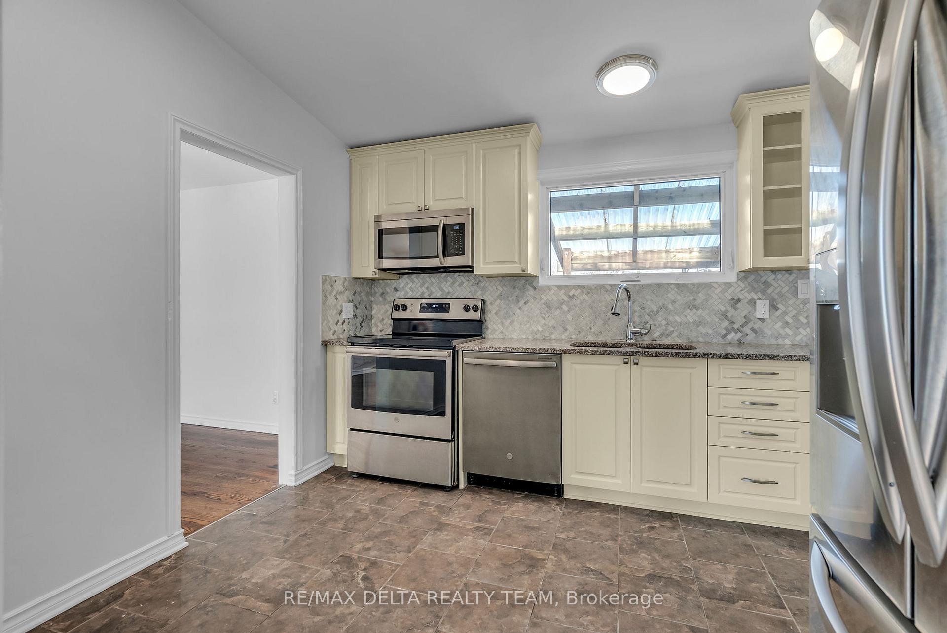 Photo 14 of 239 Tompkins Avenue, Ottawa, Bilberry Creek/Queenswood Heights — HOMEH