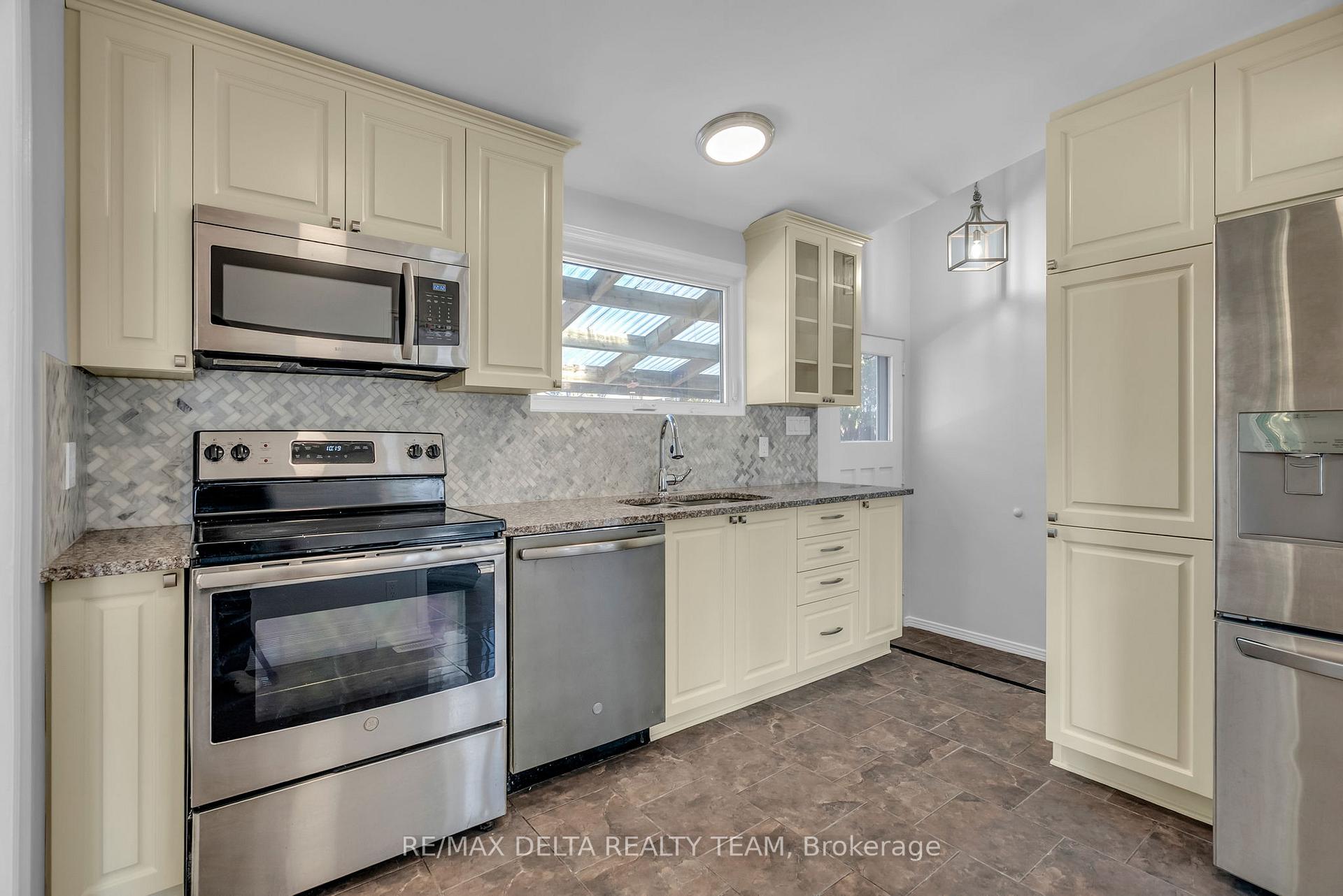 Photo 15 of 239 Tompkins Avenue, Ottawa, Bilberry Creek/Queenswood Heights — HOMEH