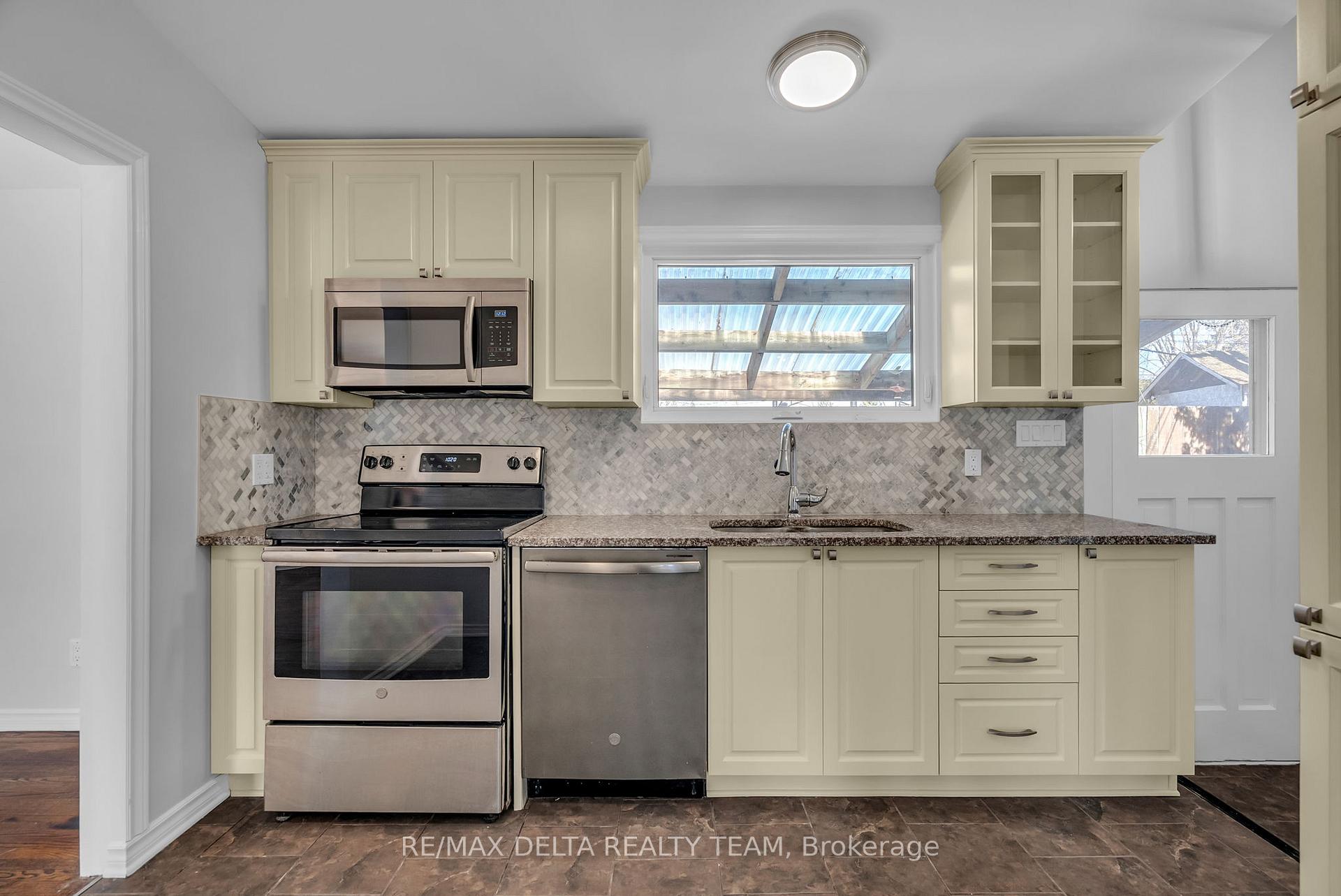 Photo 16 of 239 Tompkins Avenue, Ottawa, Bilberry Creek/Queenswood Heights — HOMEH