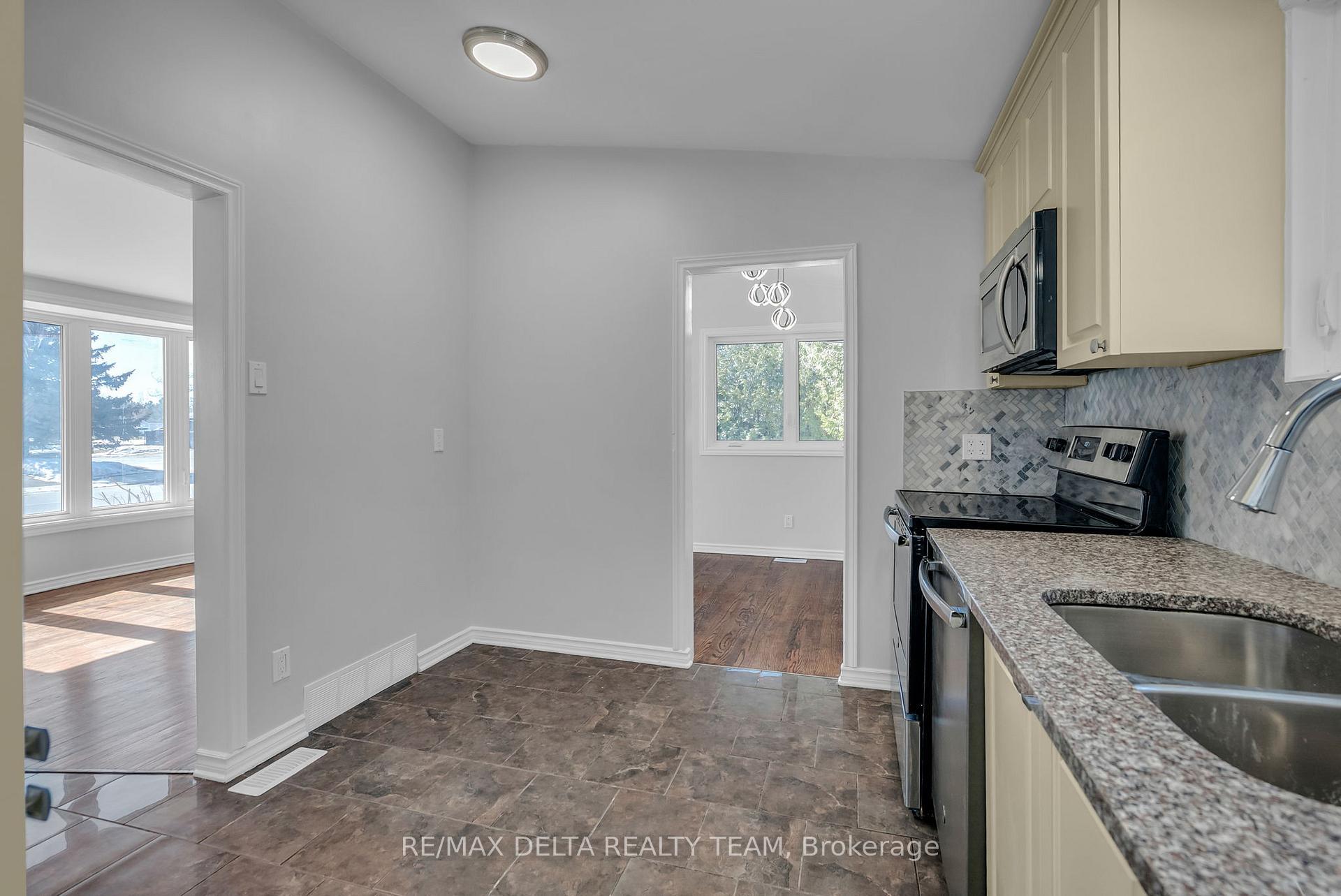 Photo 17 of 239 Tompkins Avenue, Ottawa, Bilberry Creek/Queenswood Heights — HOMEH