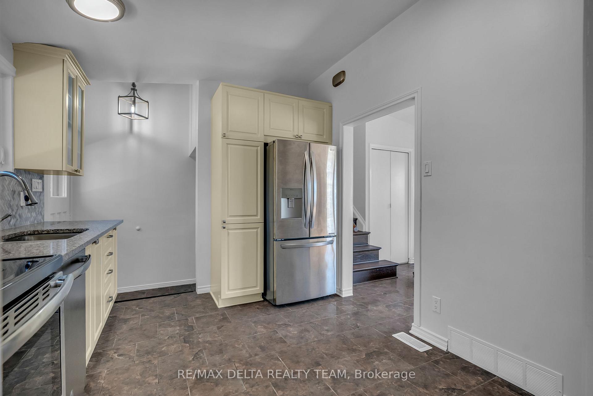 Photo 18 of 239 Tompkins Avenue, Ottawa, Bilberry Creek/Queenswood Heights — HOMEH