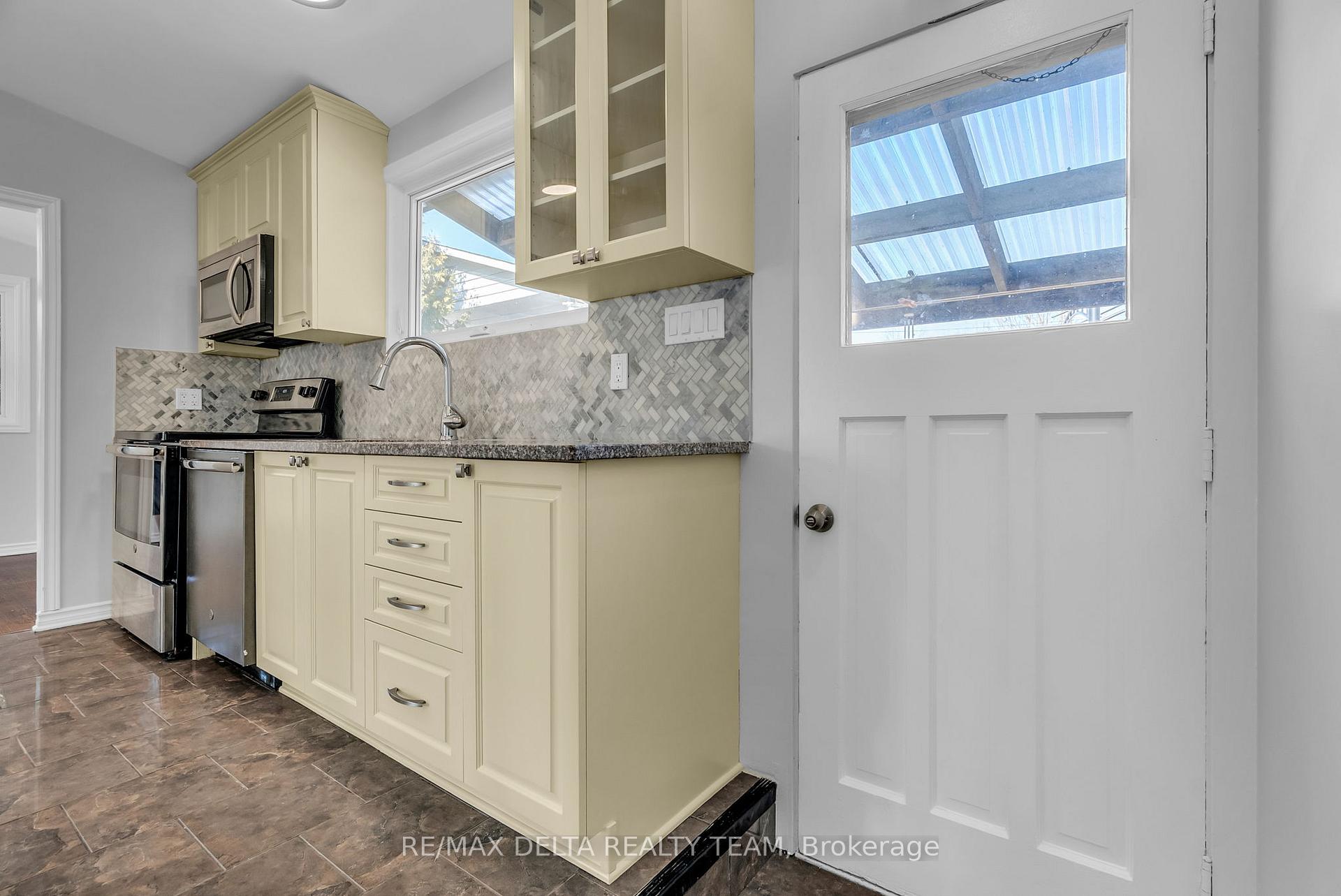 Photo 19 of 239 Tompkins Avenue, Ottawa, Bilberry Creek/Queenswood Heights — HOMEH