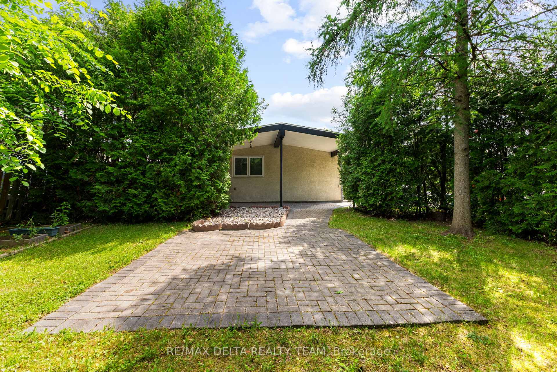 Photo 36 of 239 Tompkins Avenue, Ottawa, Bilberry Creek/Queenswood Heights — HOMEH