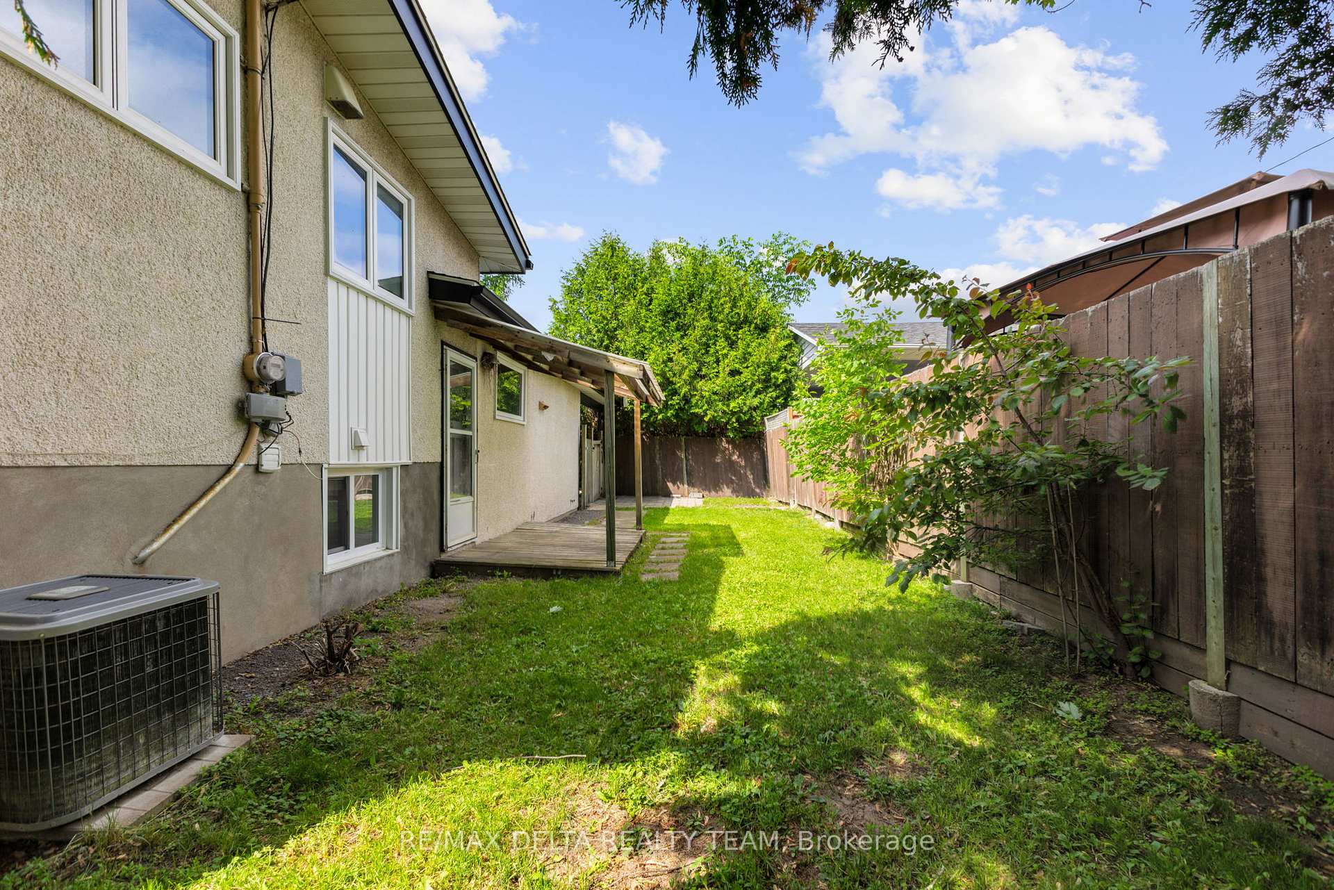 Photo 40 of 239 Tompkins Avenue, Ottawa, Bilberry Creek/Queenswood Heights — HOMEH