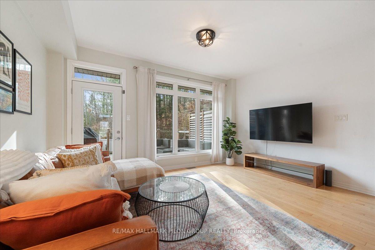 Photo 10 of 104 Lionel Private, Ottawa, Springridge/East Village — HOMEH