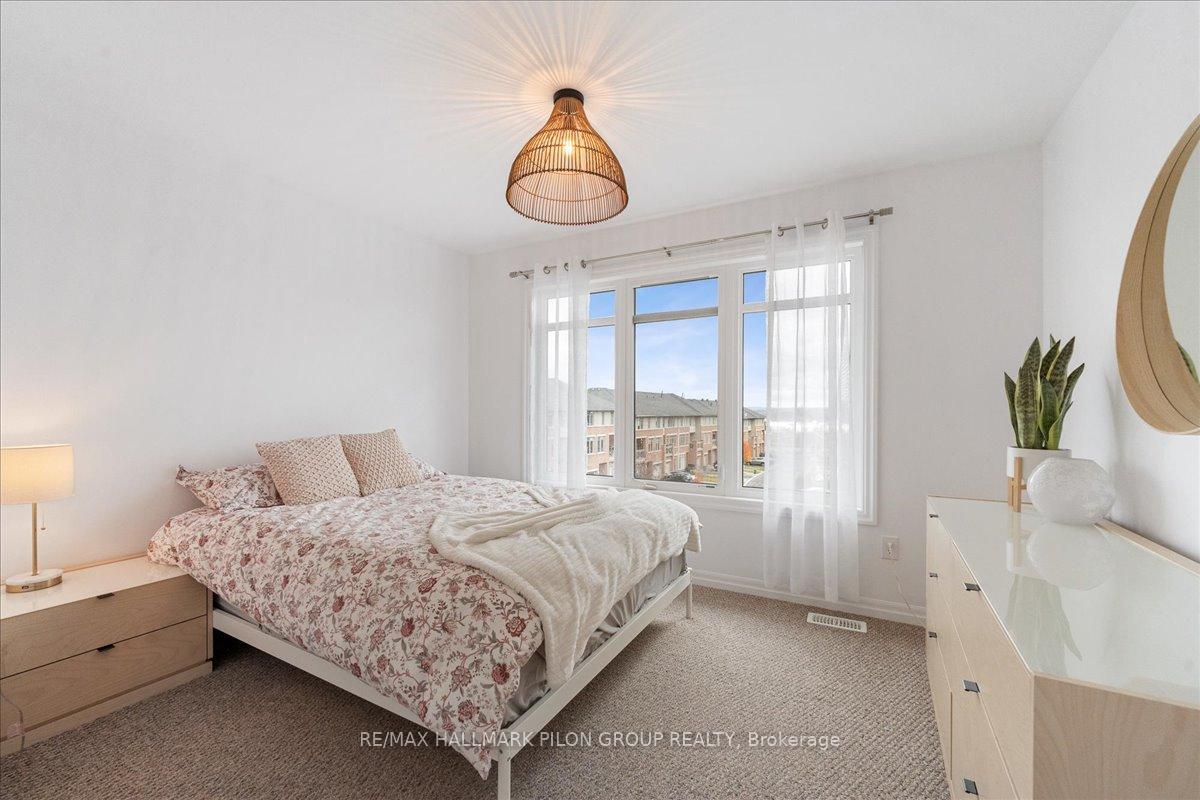 Photo 16 of 104 Lionel Private, Ottawa, Springridge/East Village — HOMEH
