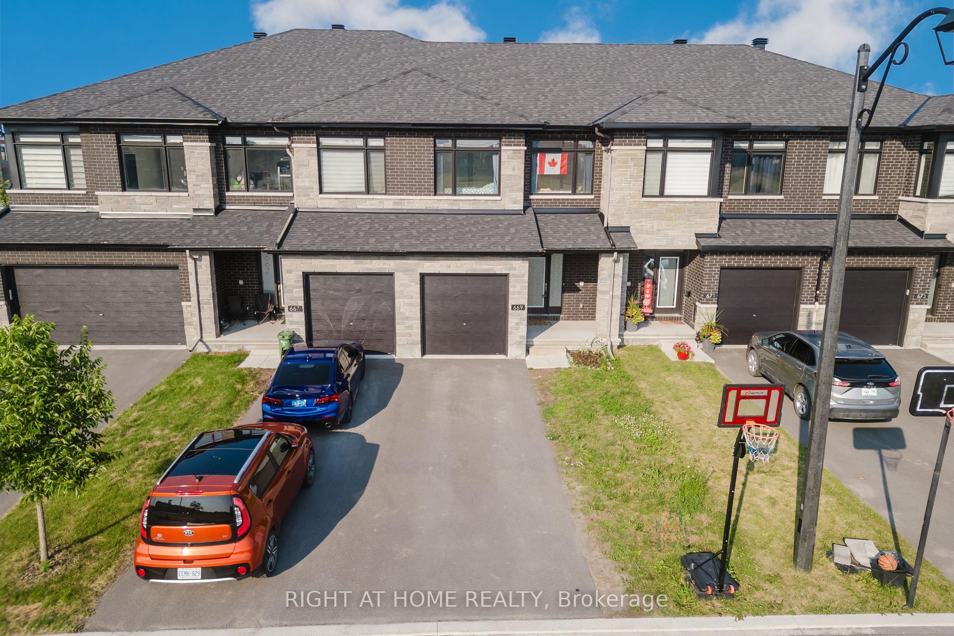 Front of 669 Cordelette Circle E