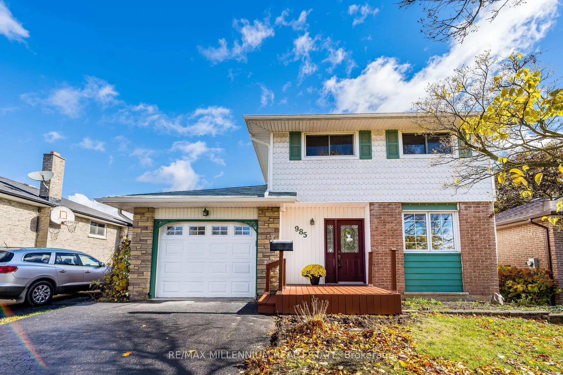 Front of 985 Central Park Boulevard N