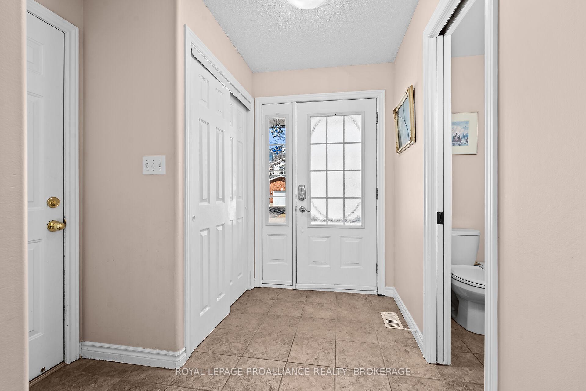 Photo 5 of 535 Freeman Crescent, Kingston, Kingston East (Incl Barret Crt) — HOMEH