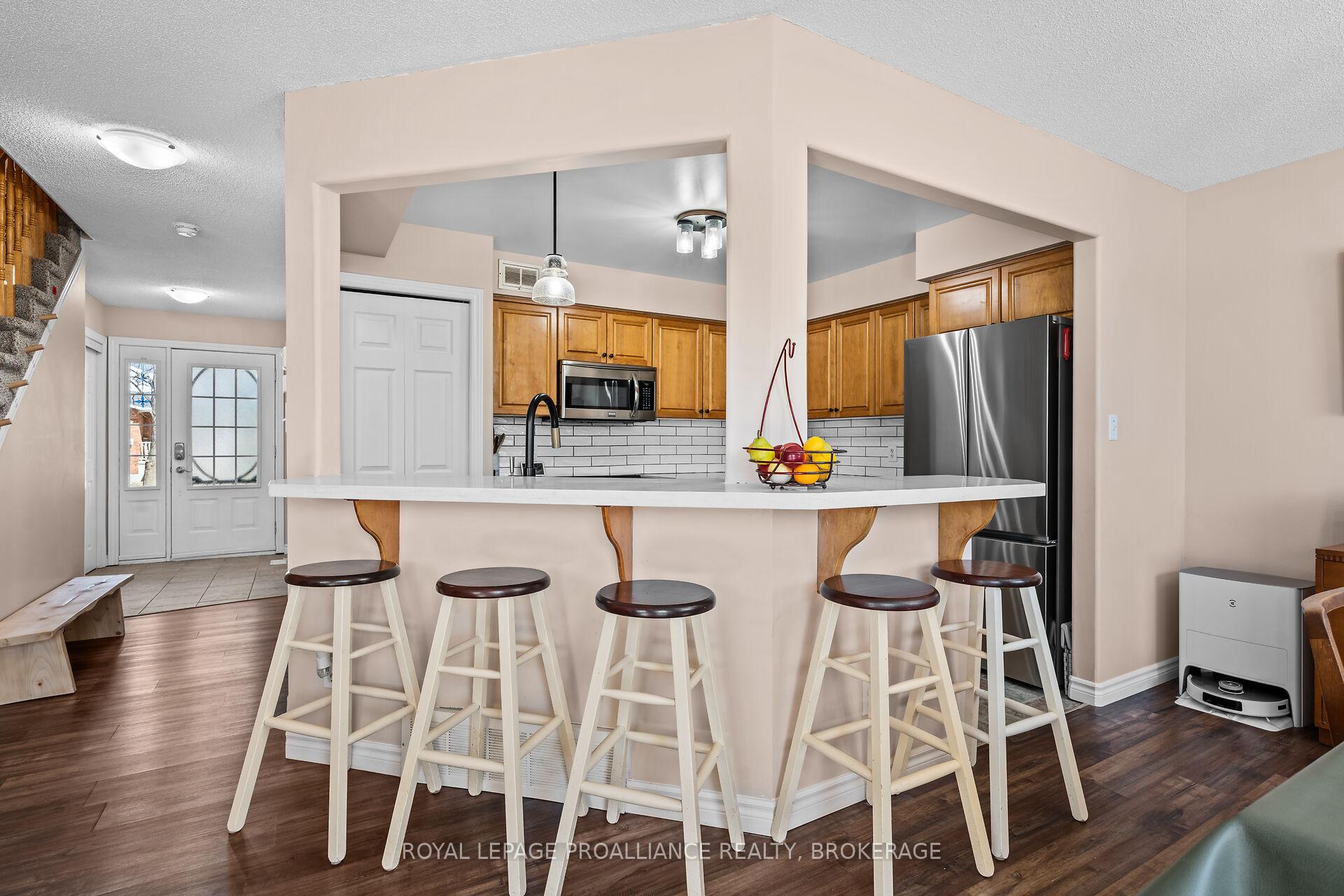 Photo 14 of 535 Freeman Crescent, Kingston, Kingston East (Incl Barret Crt) — HOMEH