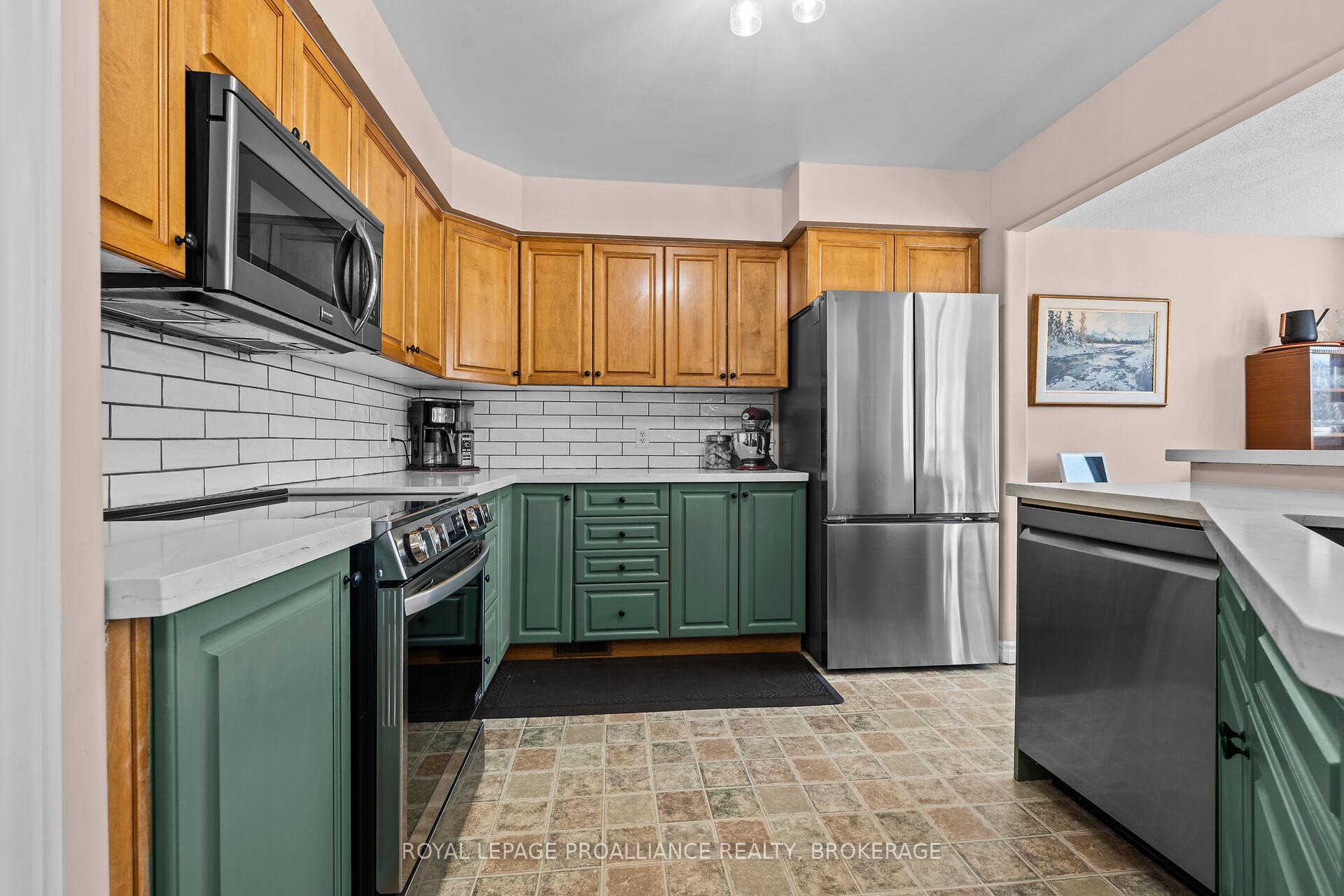Photo 16 of 535 Freeman Crescent, Kingston, Kingston East (Incl Barret Crt) — HOMEH