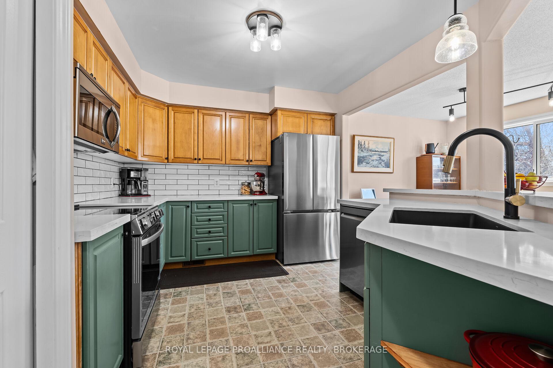 Photo 17 of 535 Freeman Crescent, Kingston, Kingston East (Incl Barret Crt) — HOMEH
