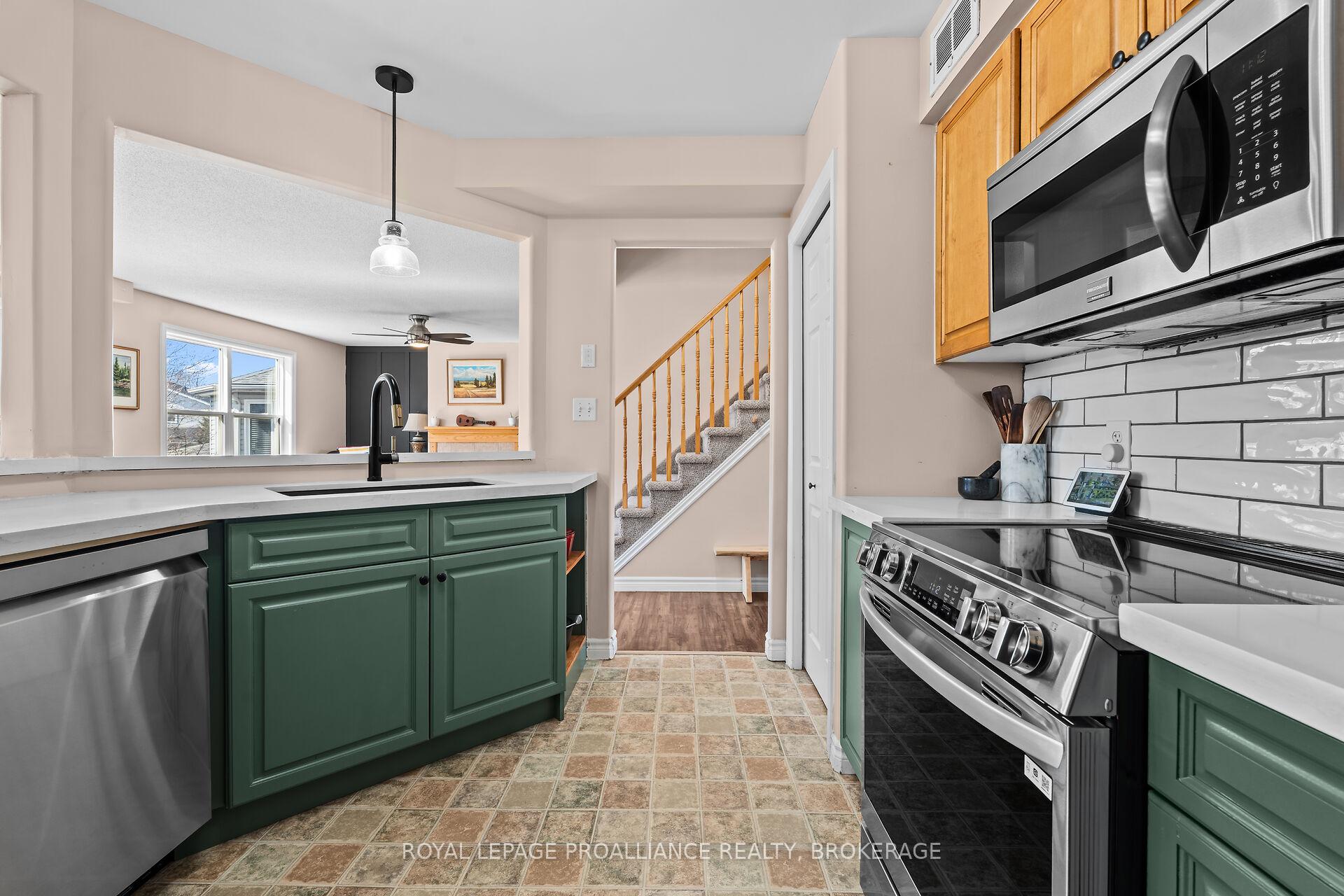 Photo 18 of 535 Freeman Crescent, Kingston, Kingston East (Incl Barret Crt) — HOMEH