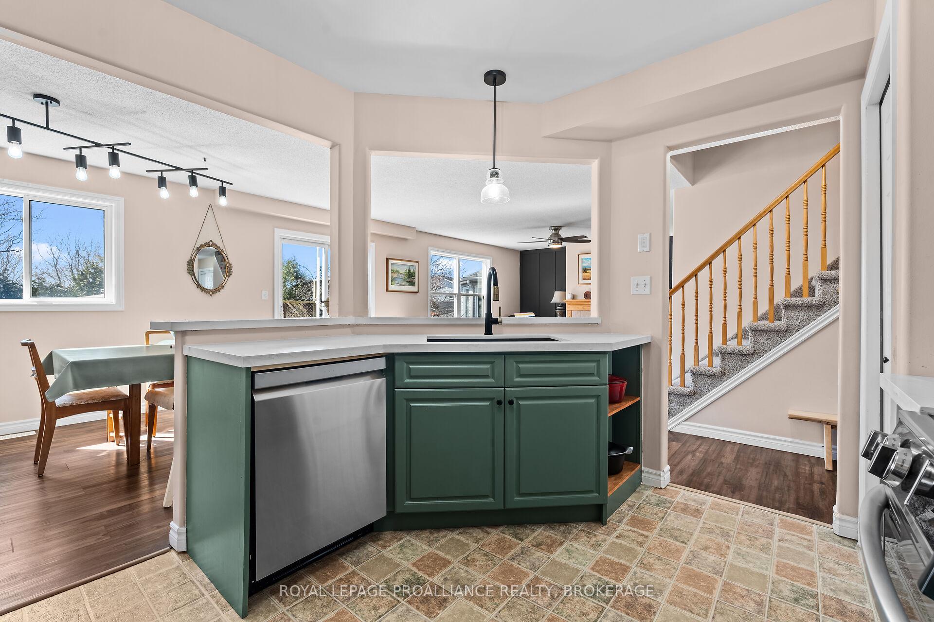 Photo 19 of 535 Freeman Crescent, Kingston, Kingston East (Incl Barret Crt) — HOMEH