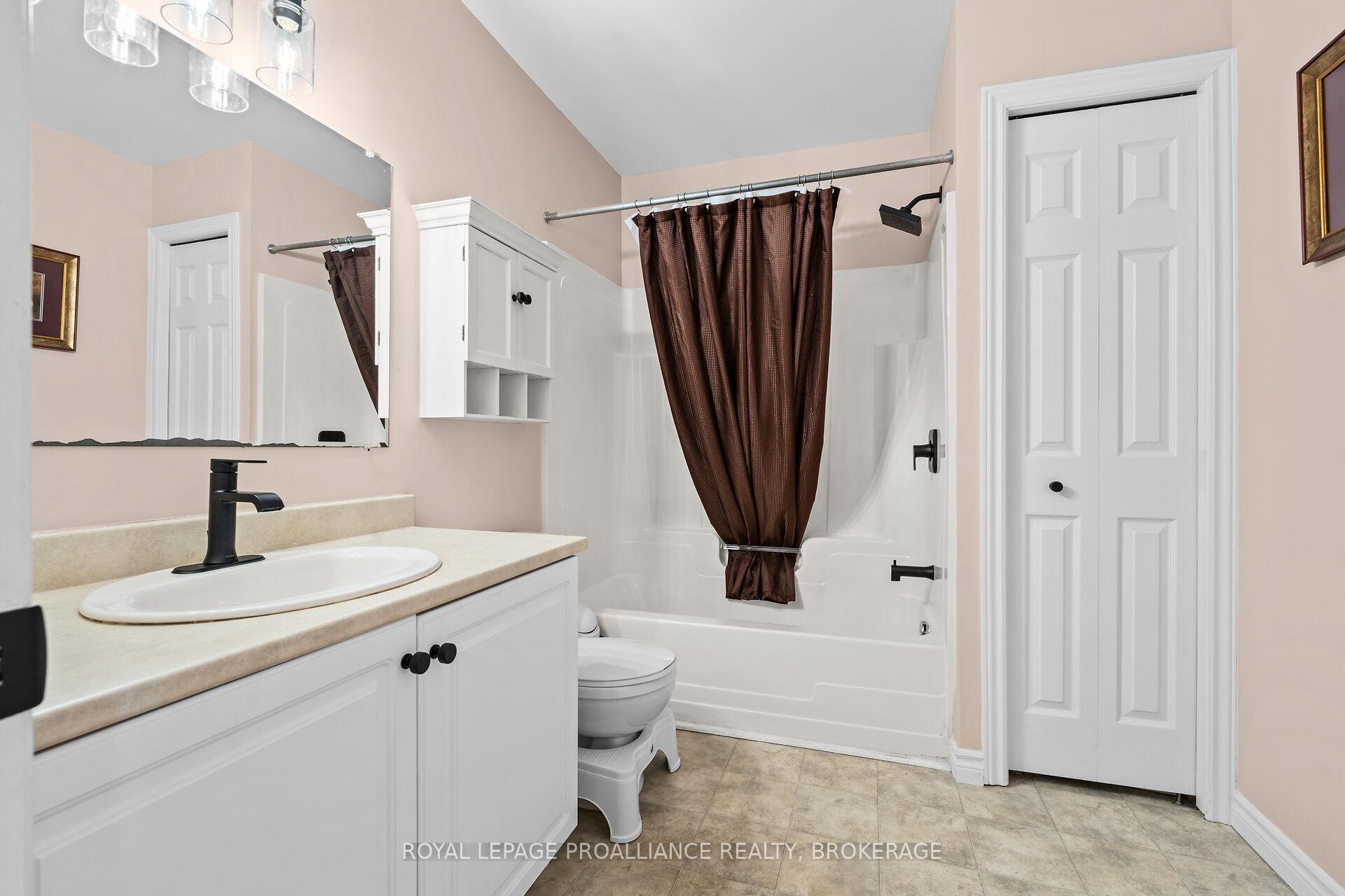 Photo 27 of 535 Freeman Crescent, Kingston, Kingston East (Incl Barret Crt) — HOMEH