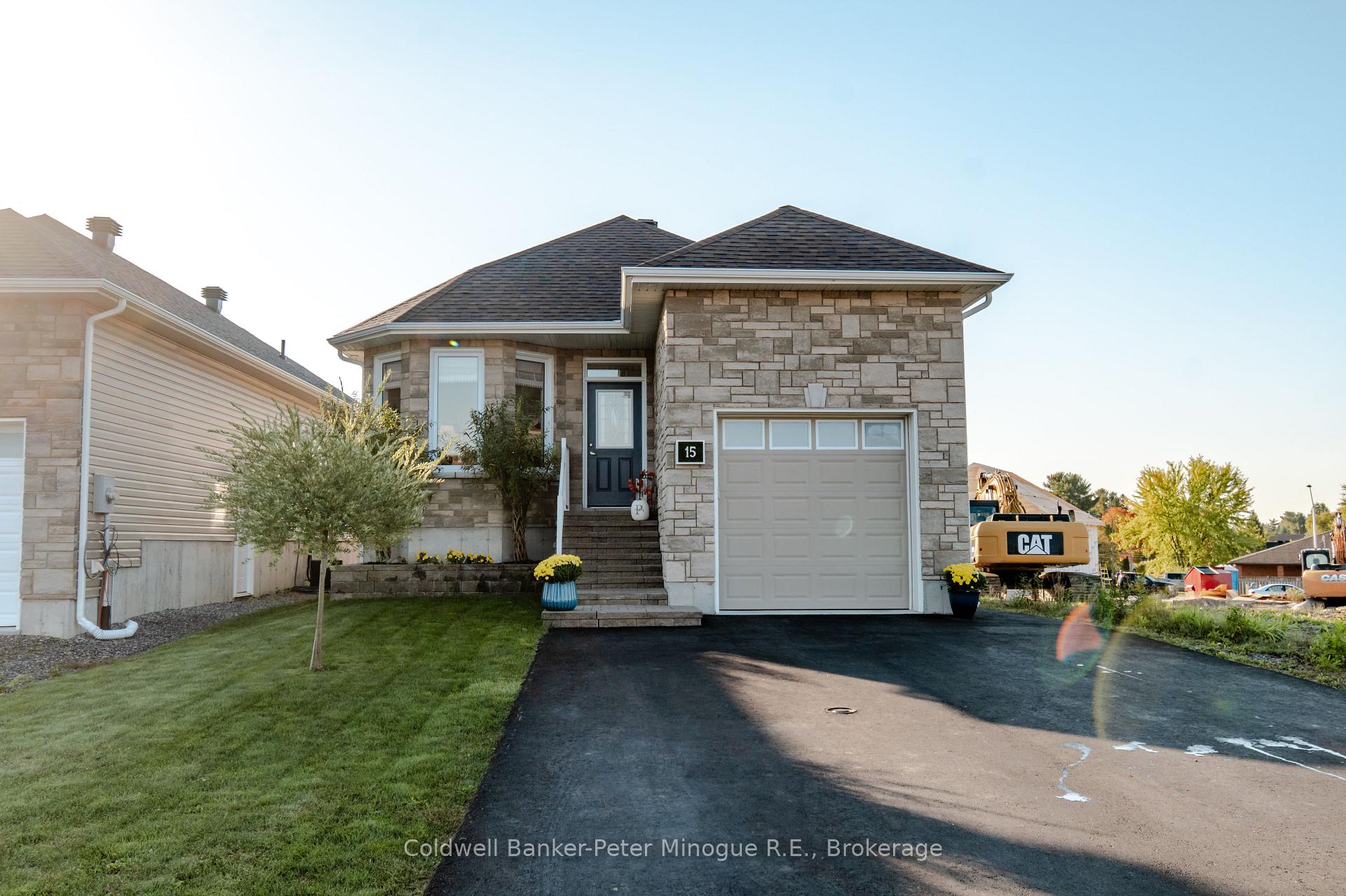 Photo 3 of 15 Frank Court, North Bay, Widdifield — HOMEH