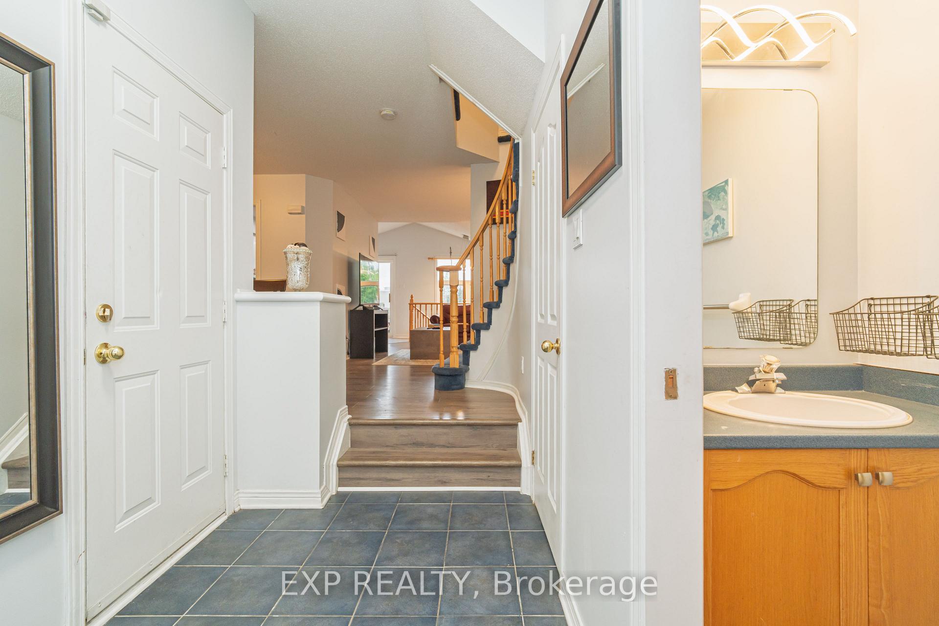 Photo 2 of 939 Markwick Crescent, Ottawa, Notting Hill/Summerside — HOMEH