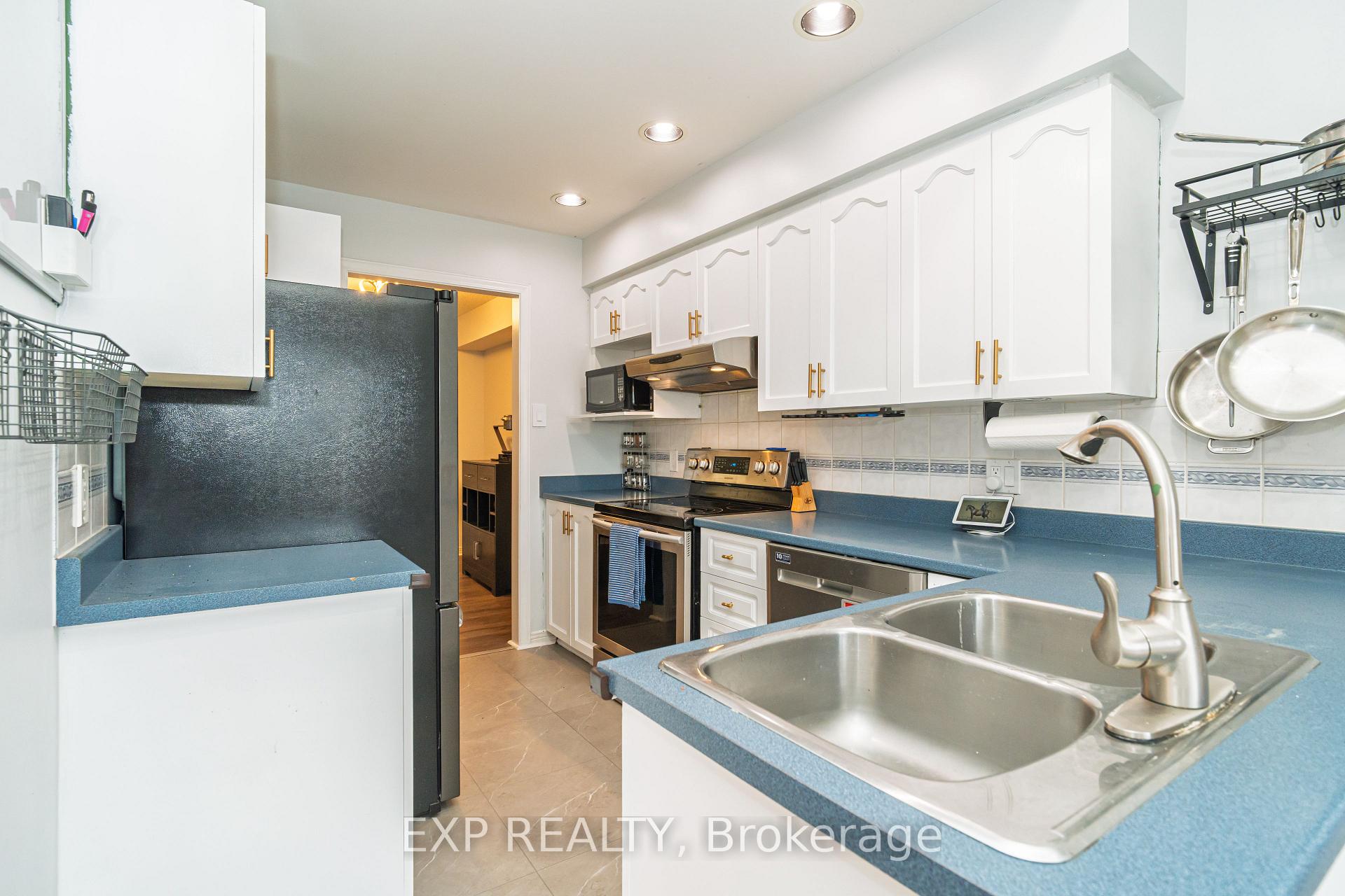 Photo 6 of 939 Markwick Crescent, Ottawa, Notting Hill/Summerside — HOMEH