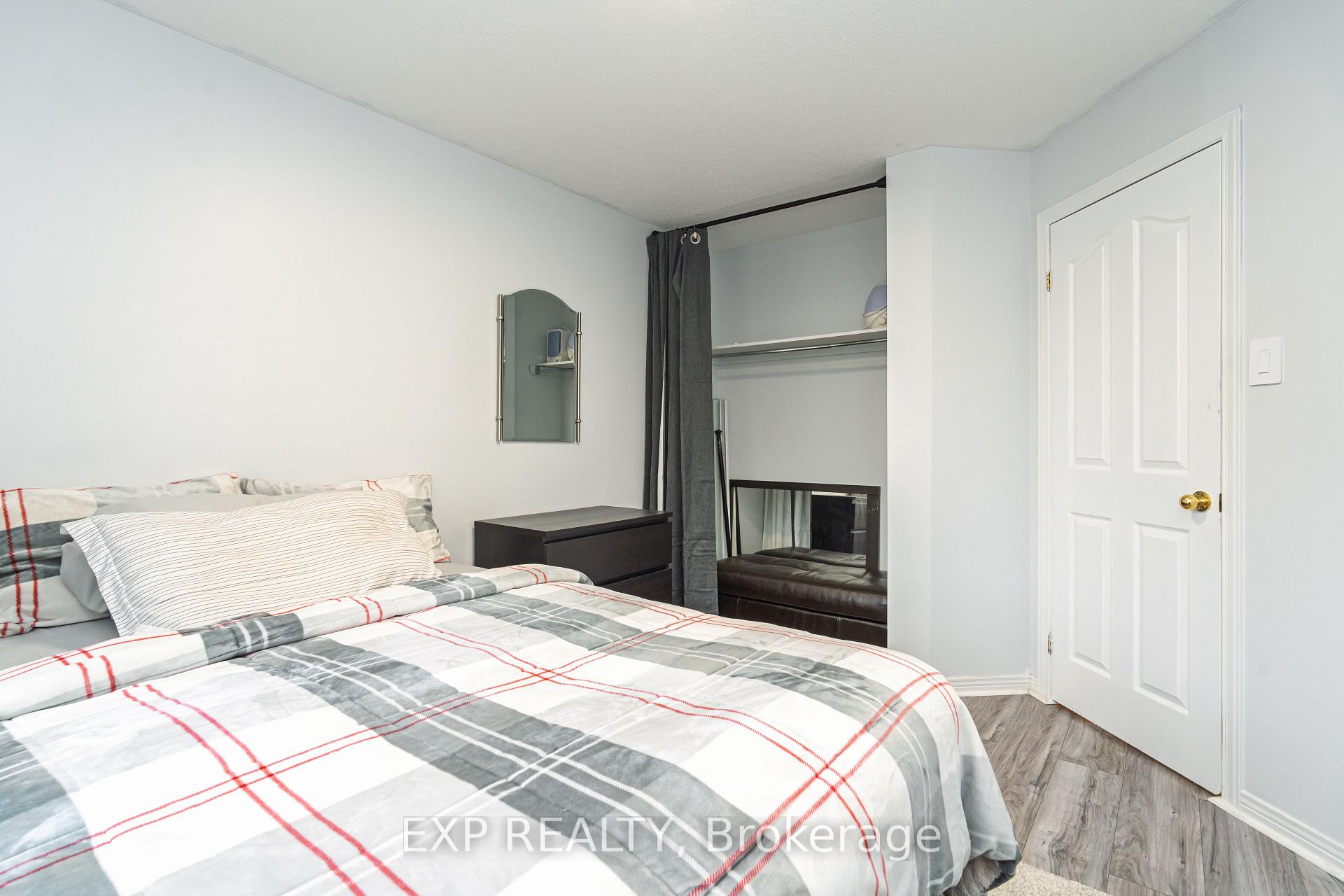 Photo 15 of 939 Markwick Crescent, Ottawa, Notting Hill/Summerside — HOMEH