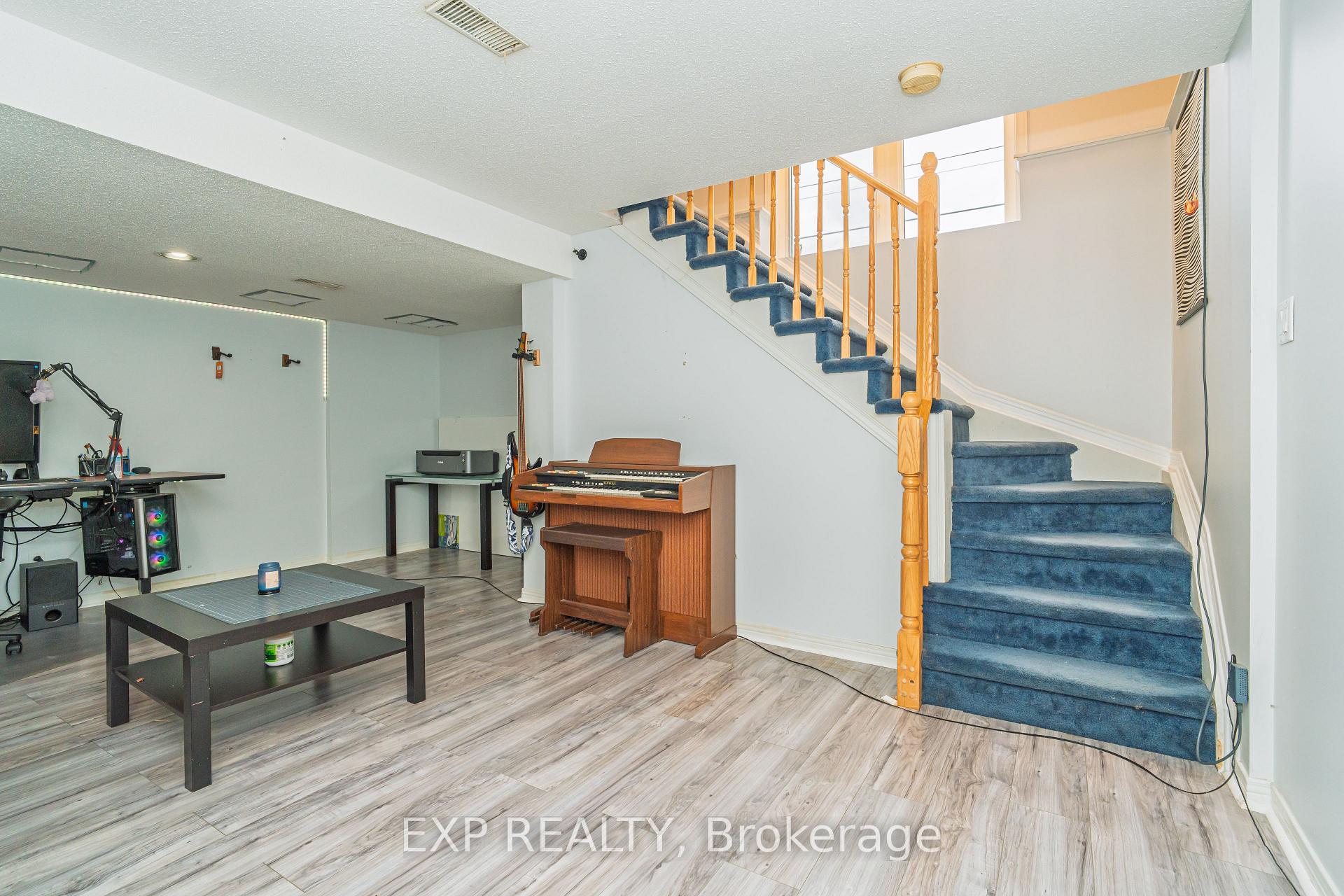 Photo 21 of 939 Markwick Crescent, Ottawa, Notting Hill/Summerside — HOMEH