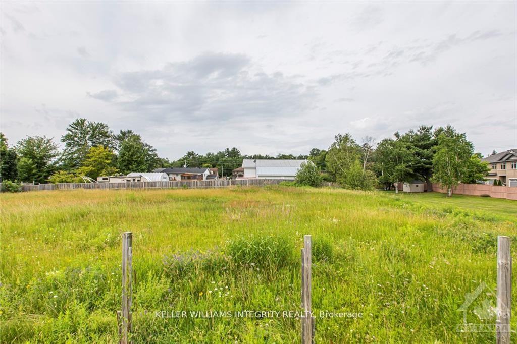 Photo 6 of 877 Contour Street, Ottawa, Mer Bleue/Bradley Estates/Anderson Park — HOMEH