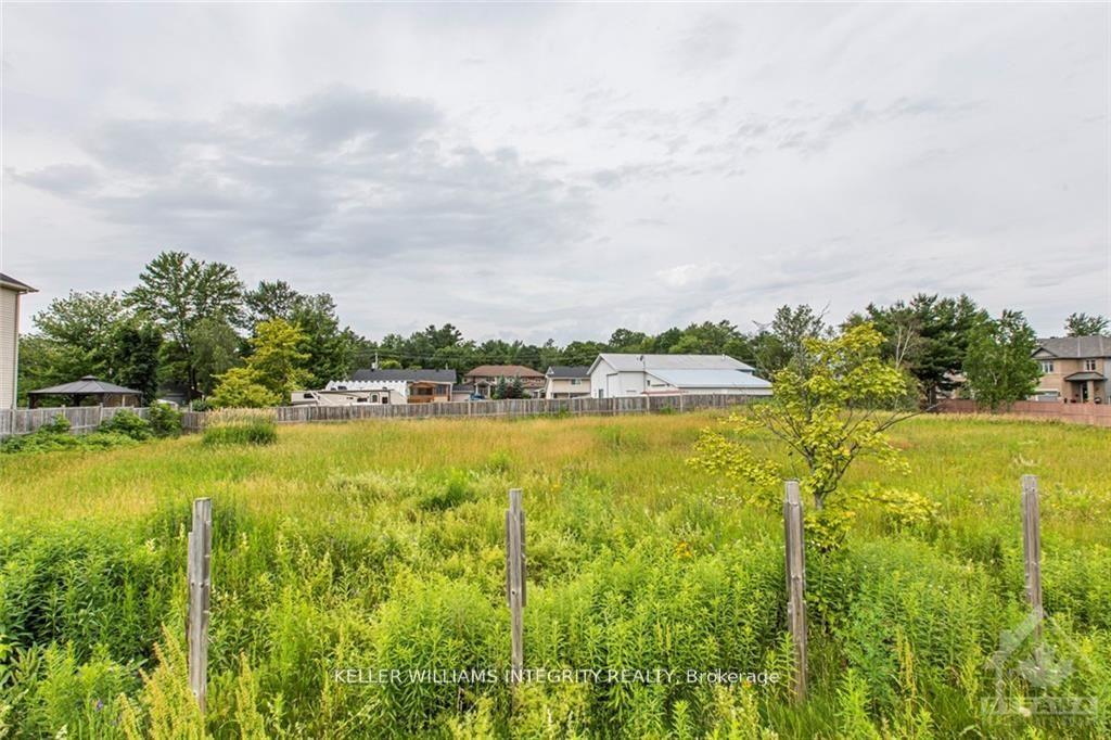 Photo 7 of 877 Contour Street, Ottawa, Mer Bleue/Bradley Estates/Anderson Park — HOMEH