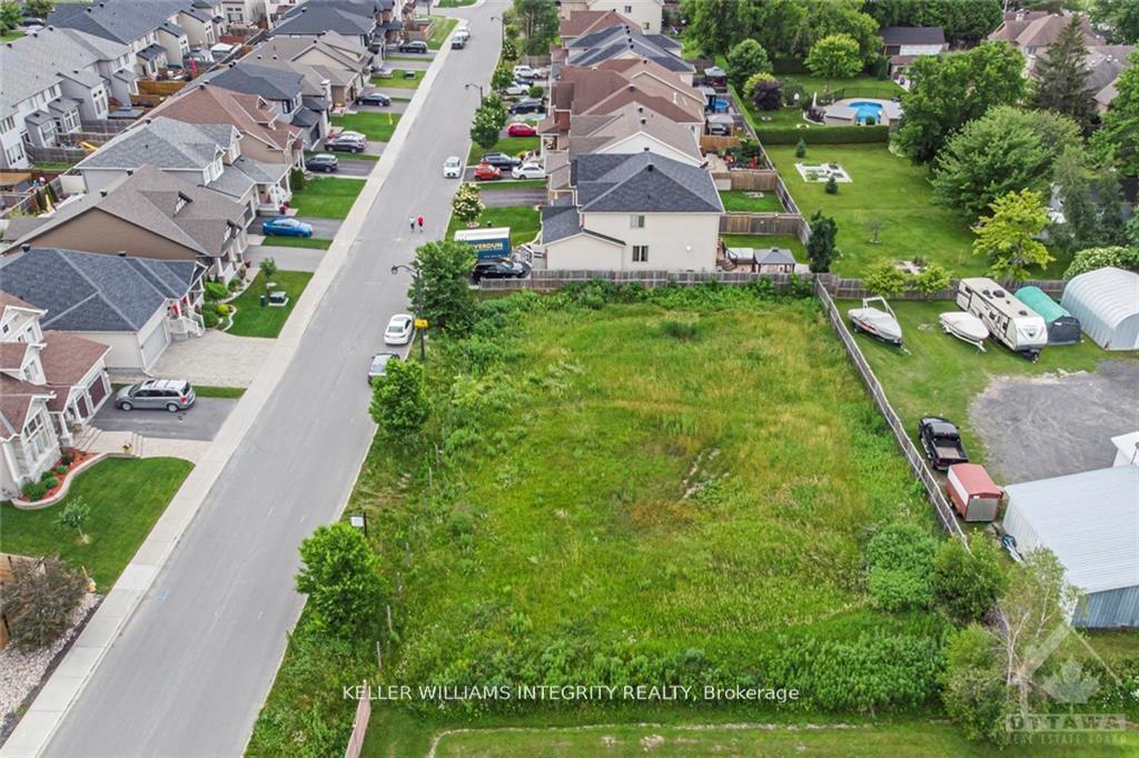 Photo 12 of 877 Contour Street, Ottawa, Mer Bleue/Bradley Estates/Anderson Park — HOMEH