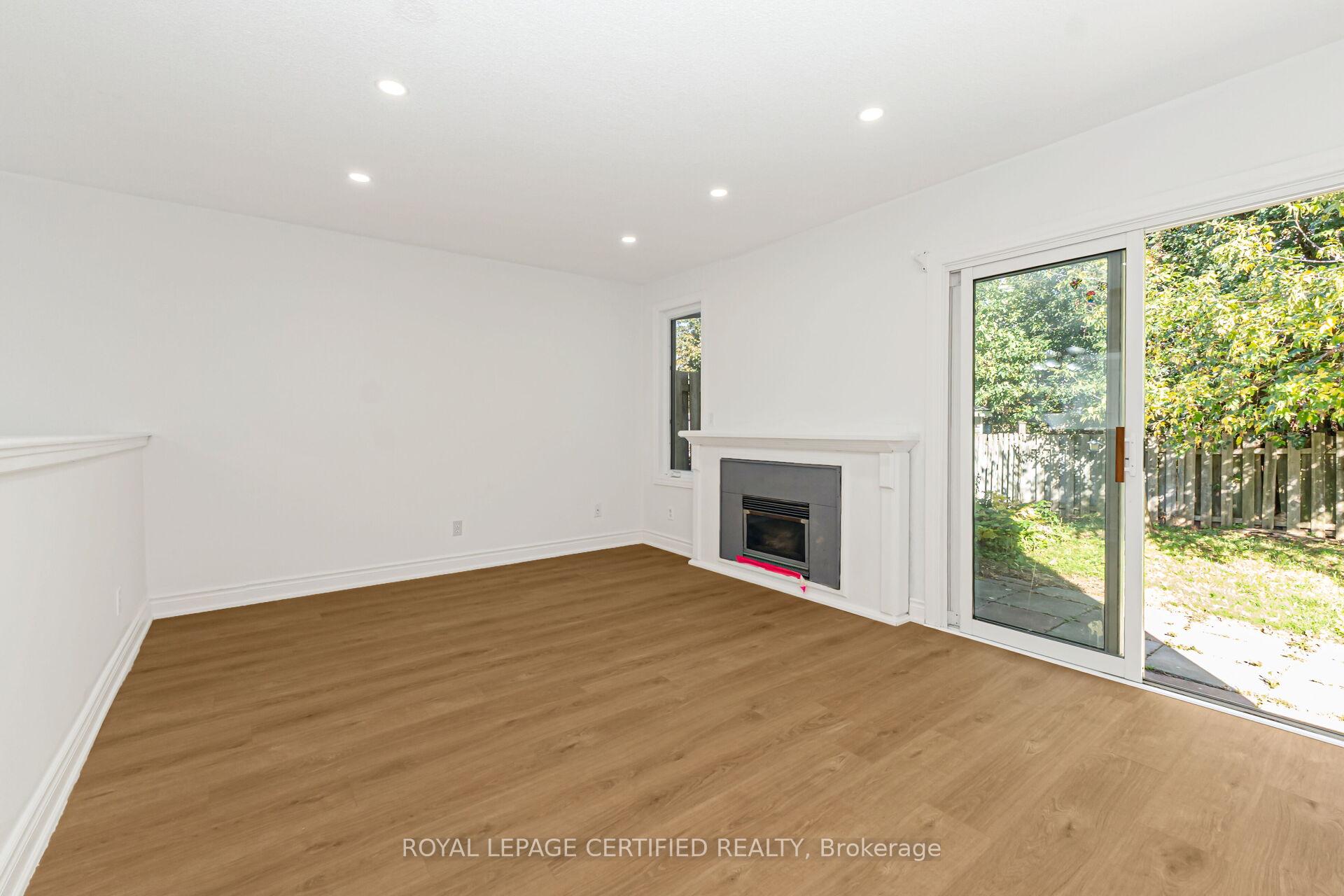 Photo 8 of 412 Pompano Court, Oshawa, Samac — HOMEH