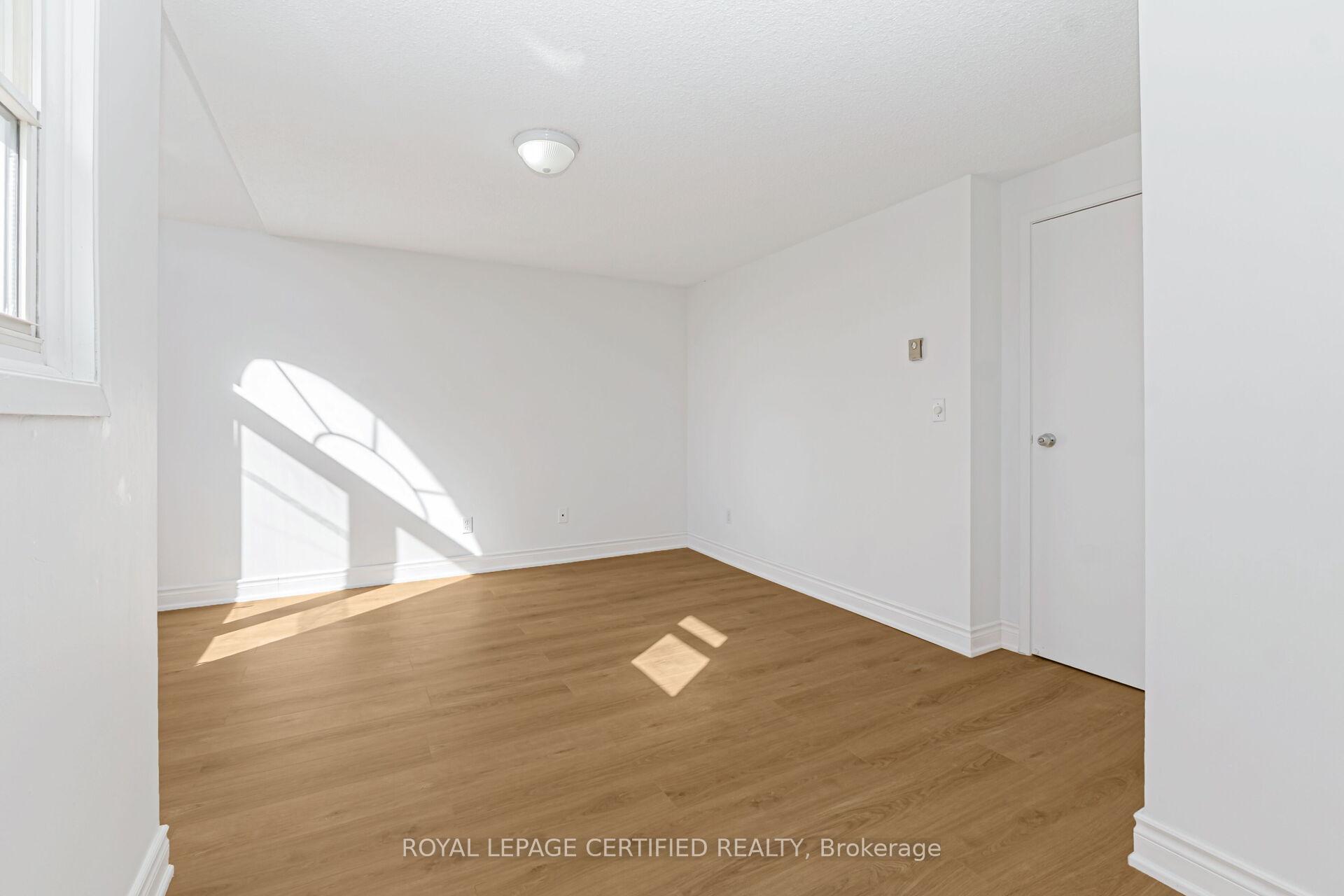 Photo 12 of 412 Pompano Court, Oshawa, Samac — HOMEH