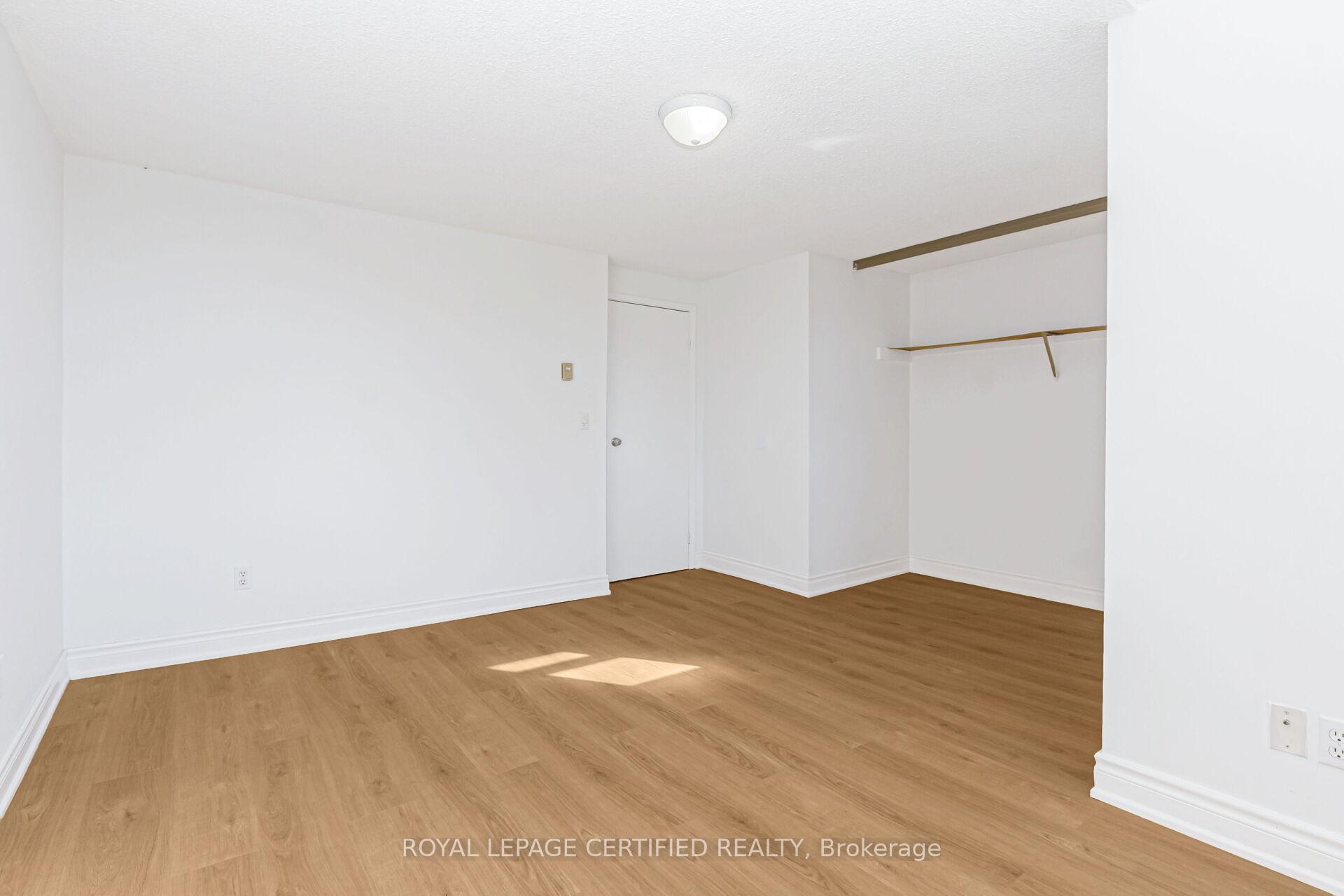 Photo 13 of 412 Pompano Court, Oshawa, Samac — HOMEH