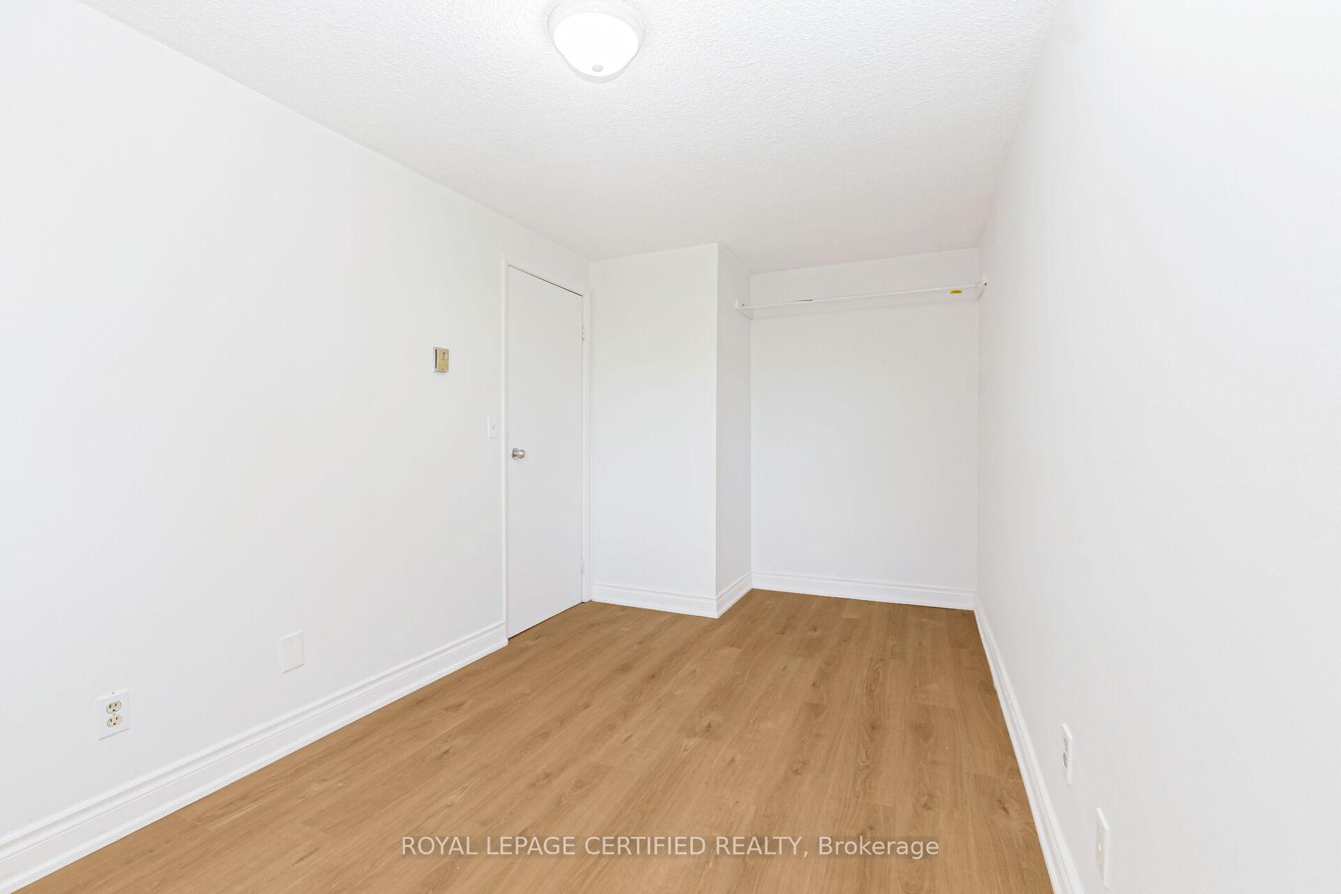 Photo 20 of 412 Pompano Court, Oshawa, Samac — HOMEH