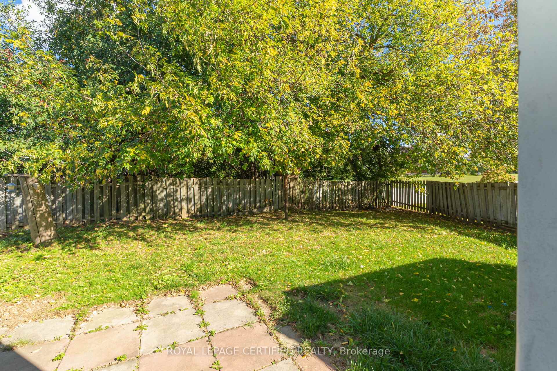 Photo 37 of 412 Pompano Court, Oshawa, Samac — HOMEH