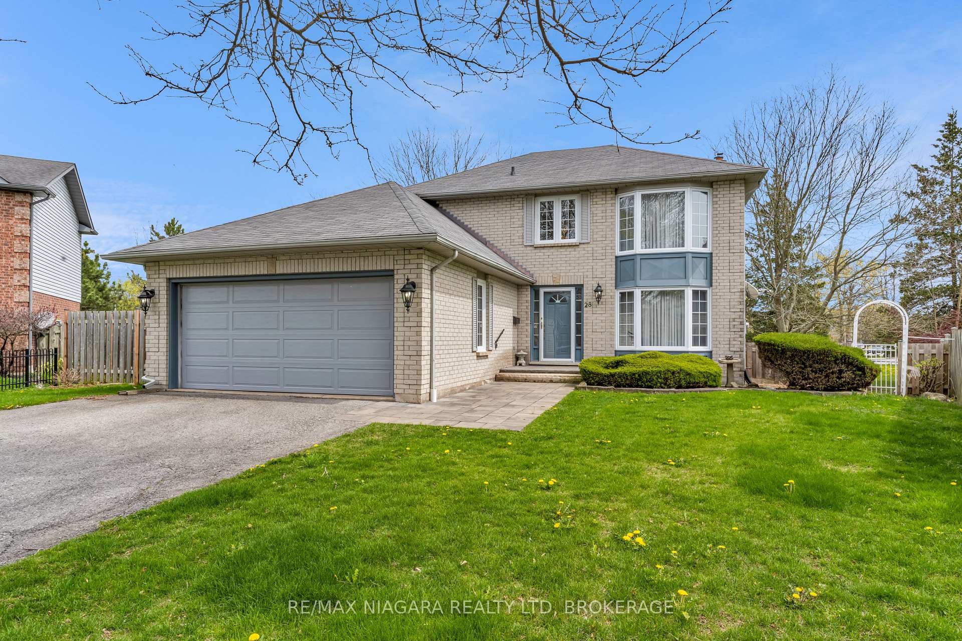 Photo 1 of 28 Woodside Square, Pelham, Fonthill — HOMEH