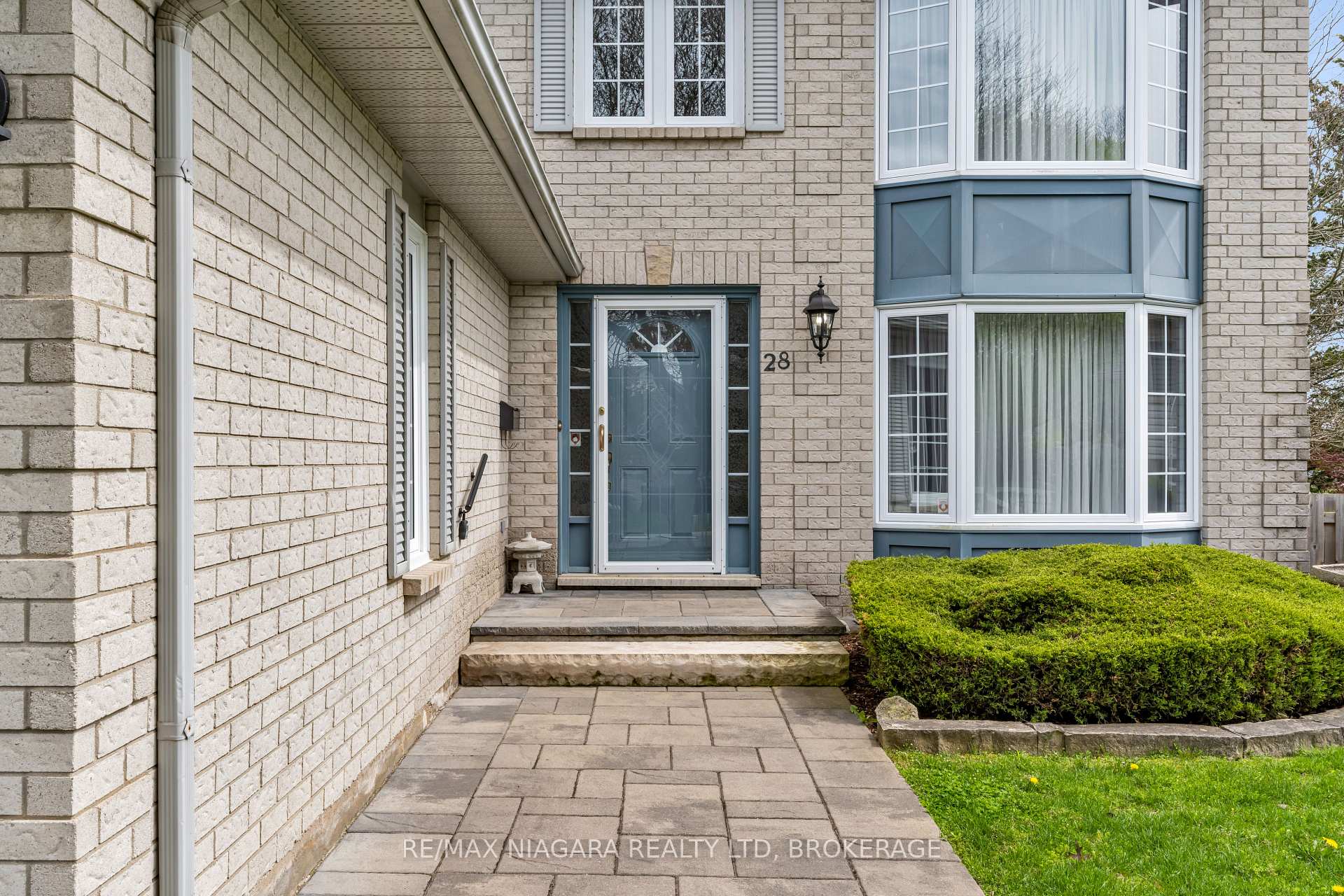 Photo 3 of 28 Woodside Square, Pelham, Fonthill — HOMEH