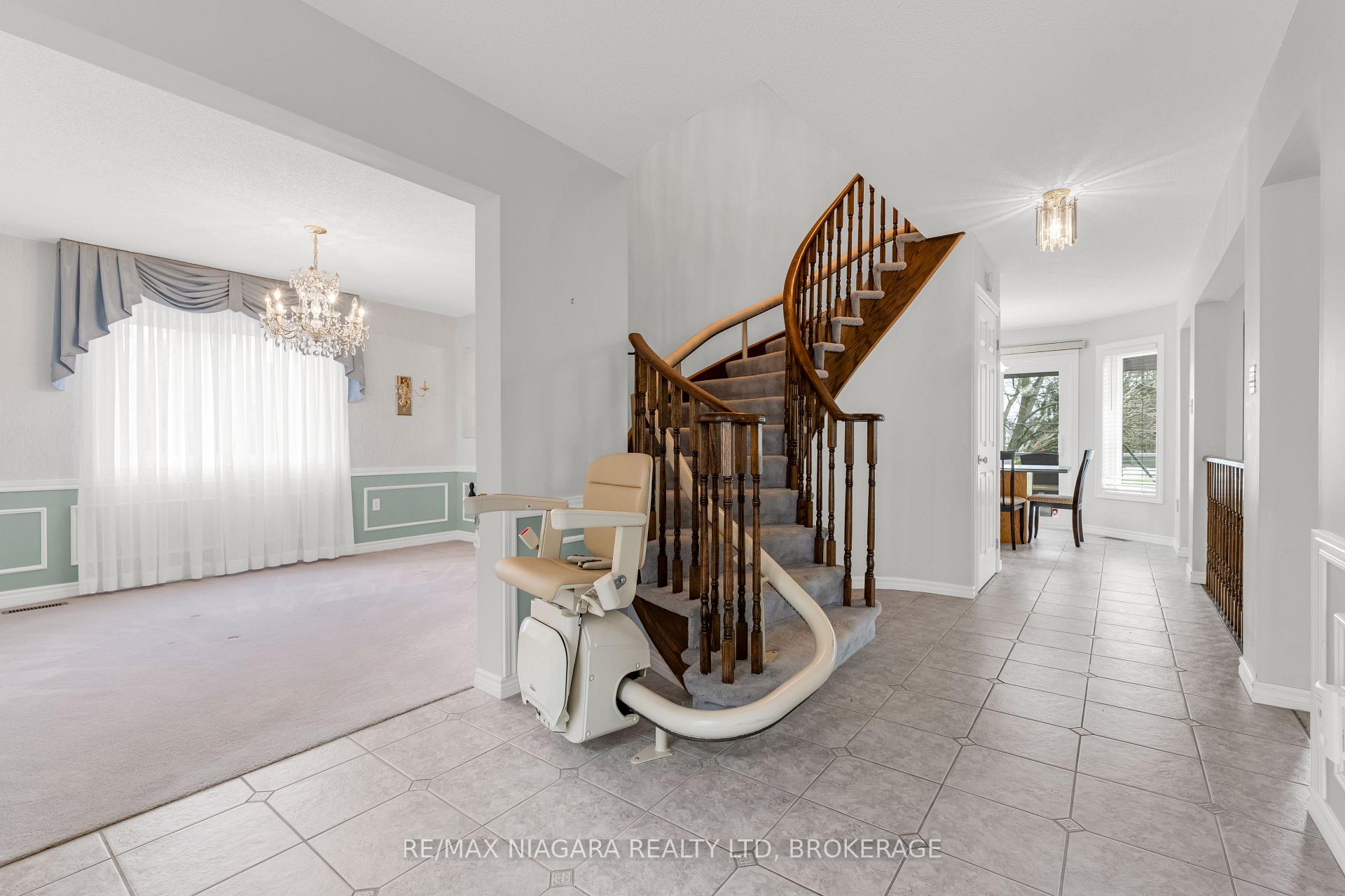 Photo 7 of 28 Woodside Square, Pelham, Fonthill — HOMEH