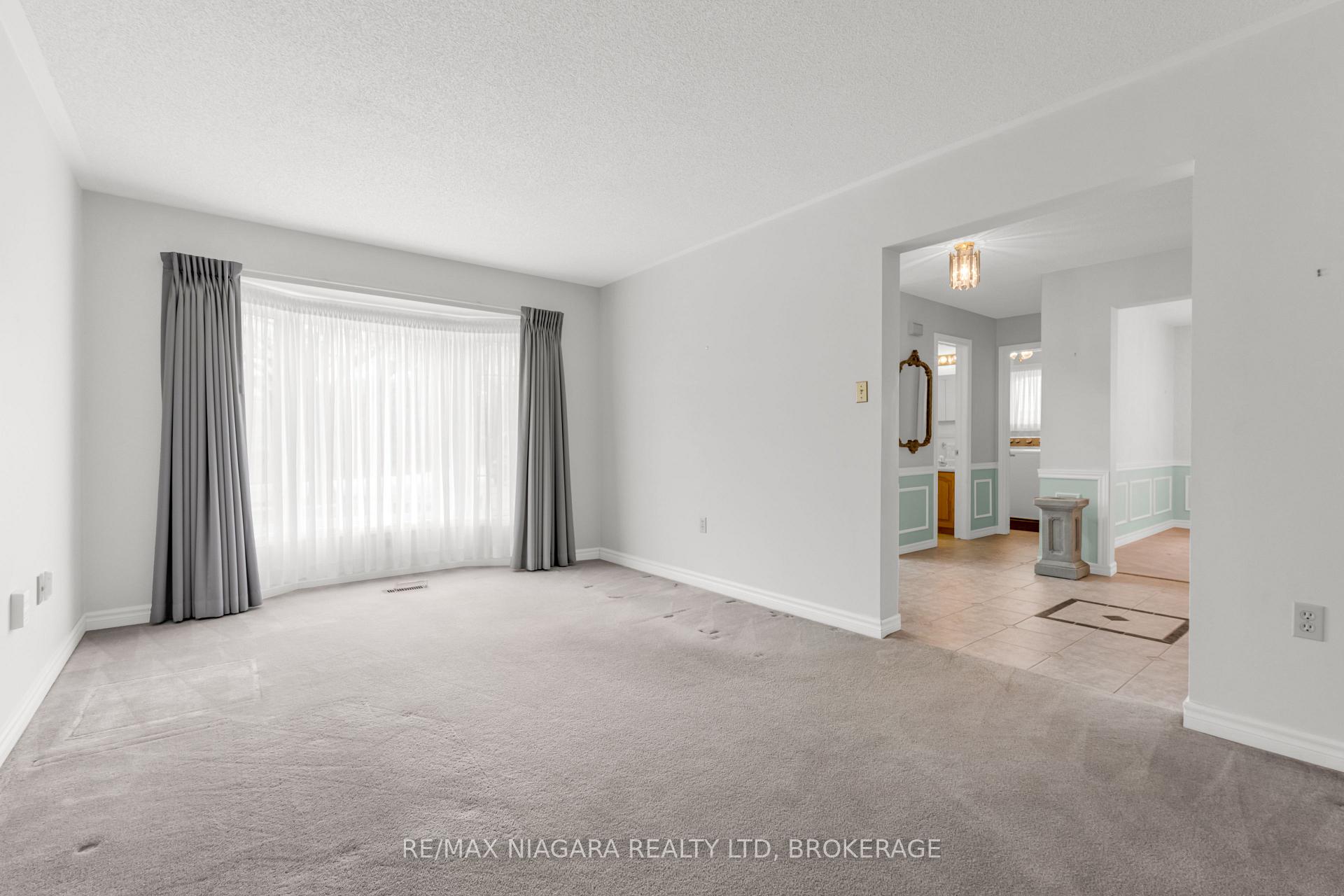 Photo 8 of 28 Woodside Square, Pelham, Fonthill — HOMEH