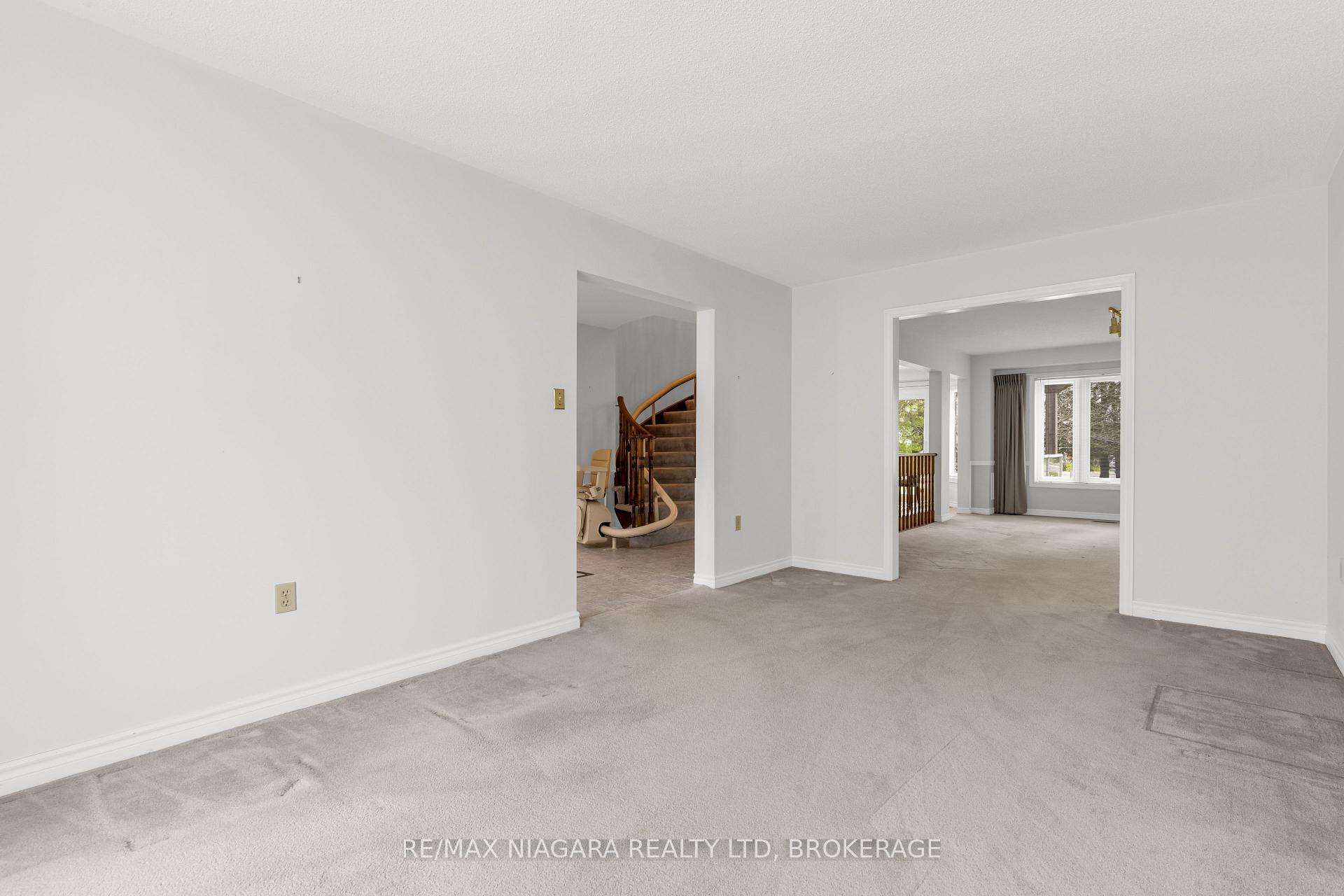 Photo 9 of 28 Woodside Square, Pelham, Fonthill — HOMEH
