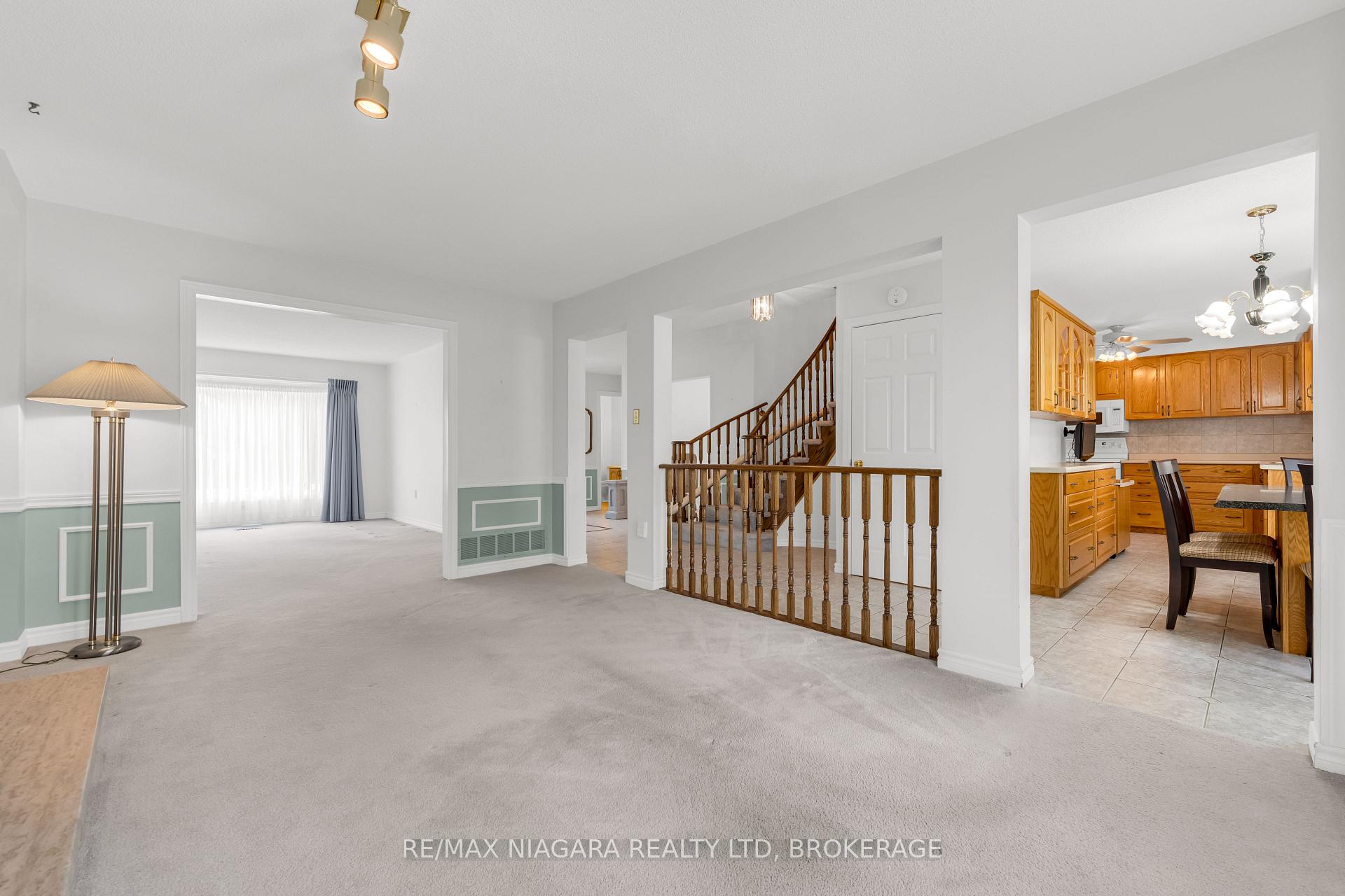 Photo 11 of 28 Woodside Square, Pelham, Fonthill — HOMEH